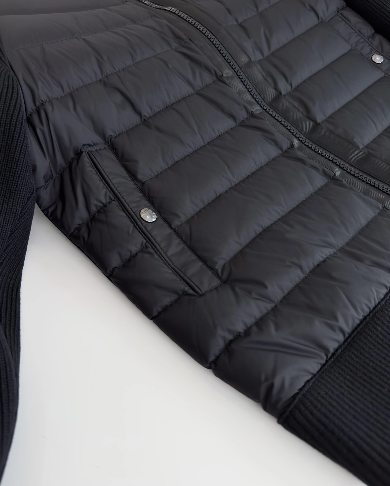 Snug Moncler Down Jackets 146363