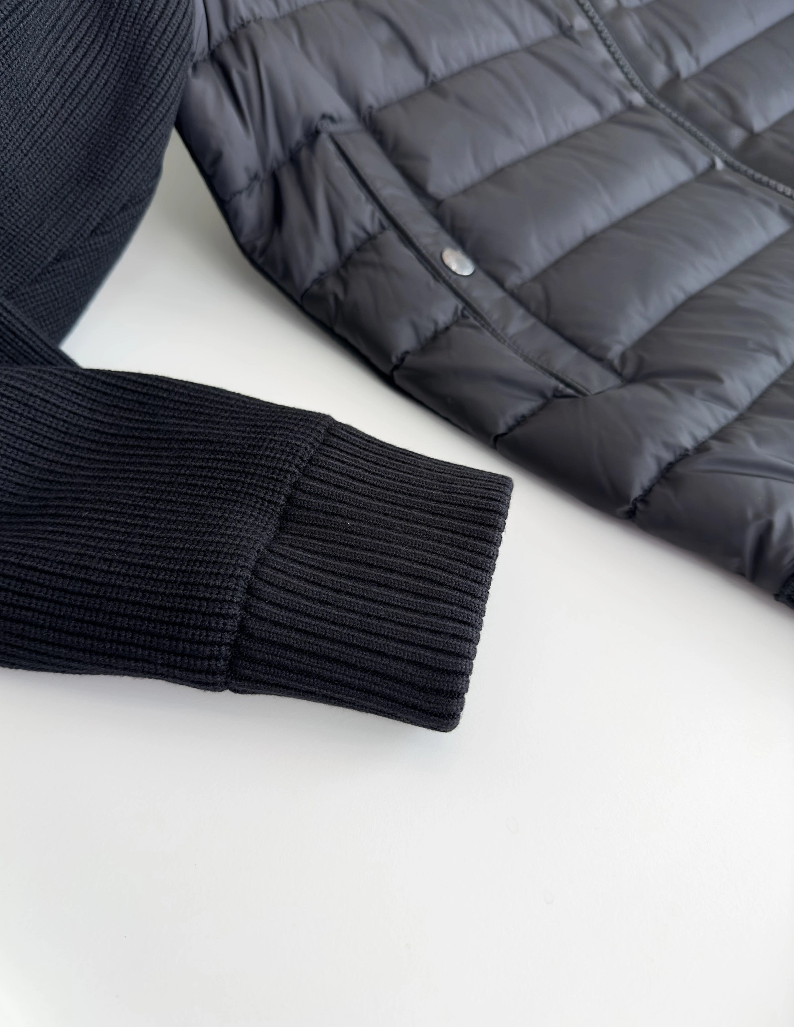 Snug Moncler Down Jackets 146363