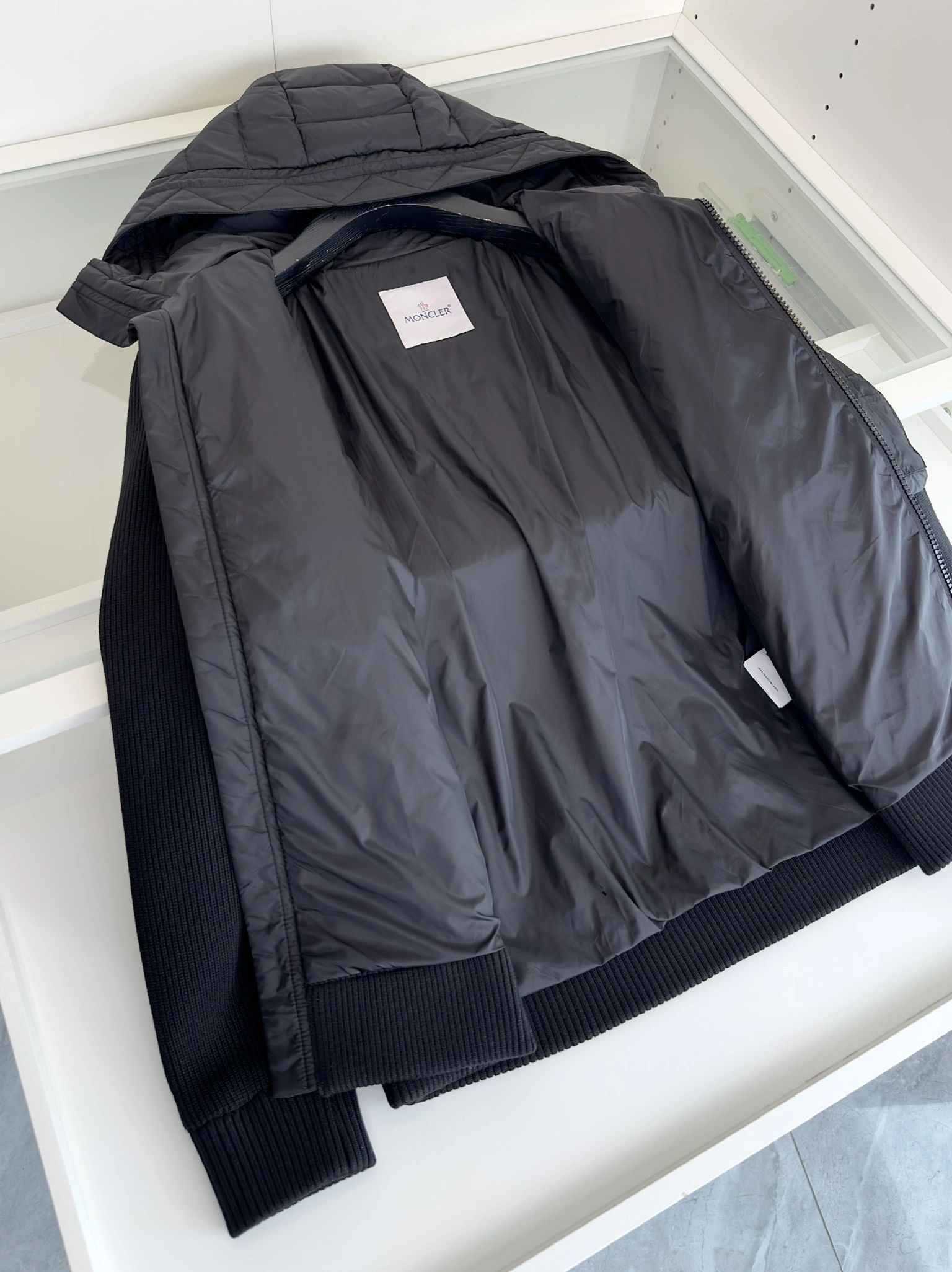 Snug Moncler Down Jackets 146363