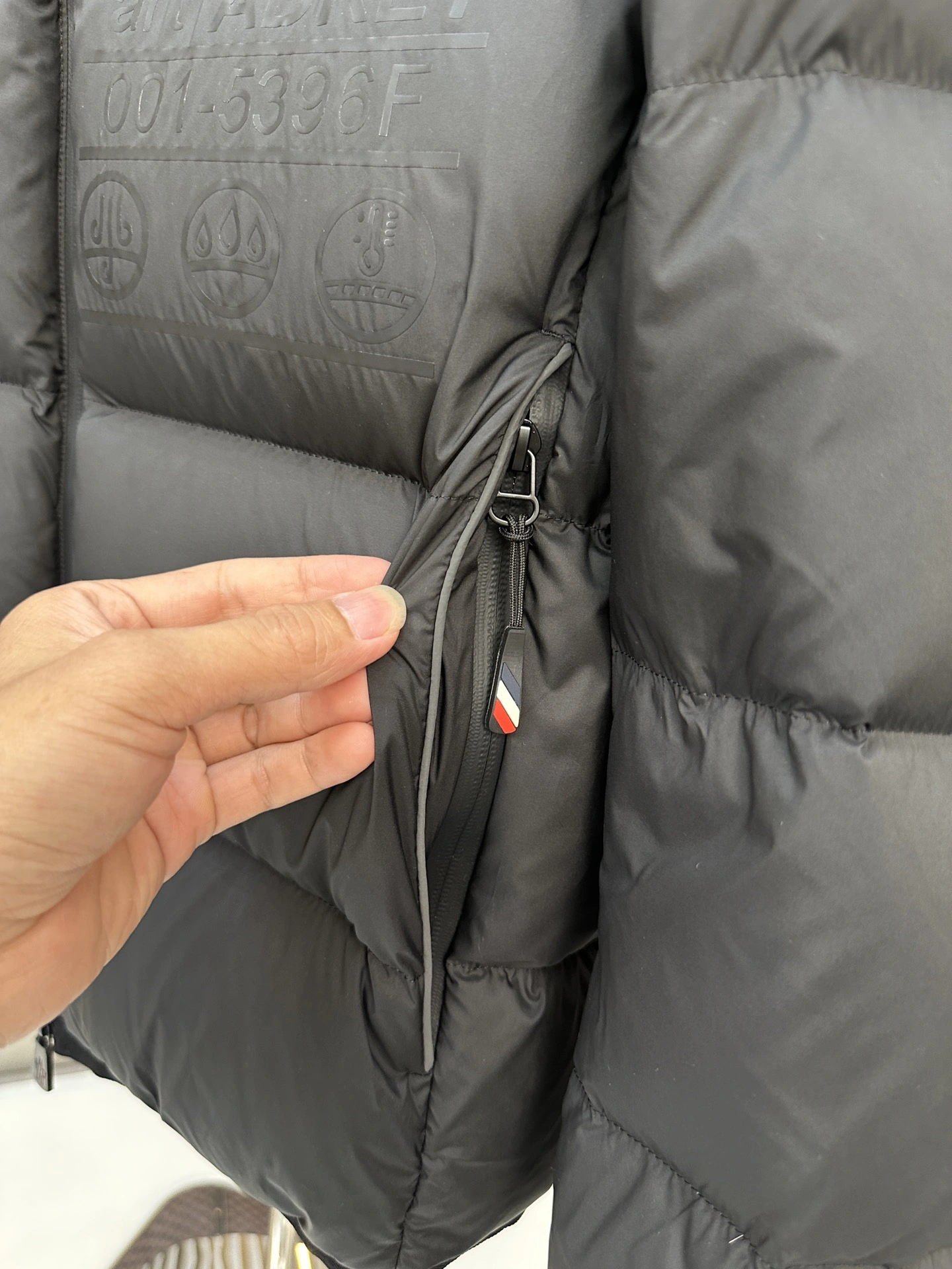 Trendsetting Moncler Down Jackets 146369