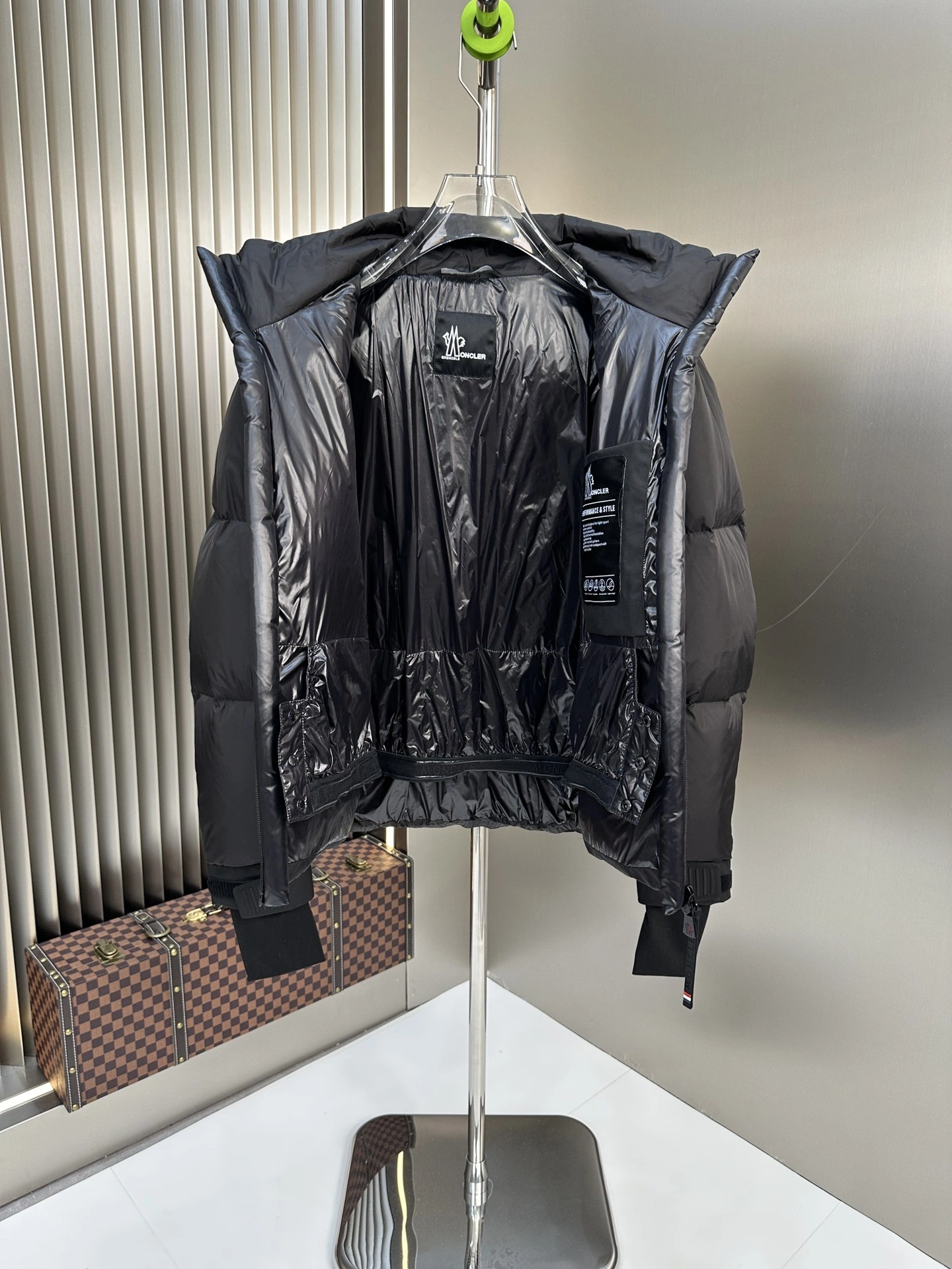 Moncler Down Jackets Unique 146357