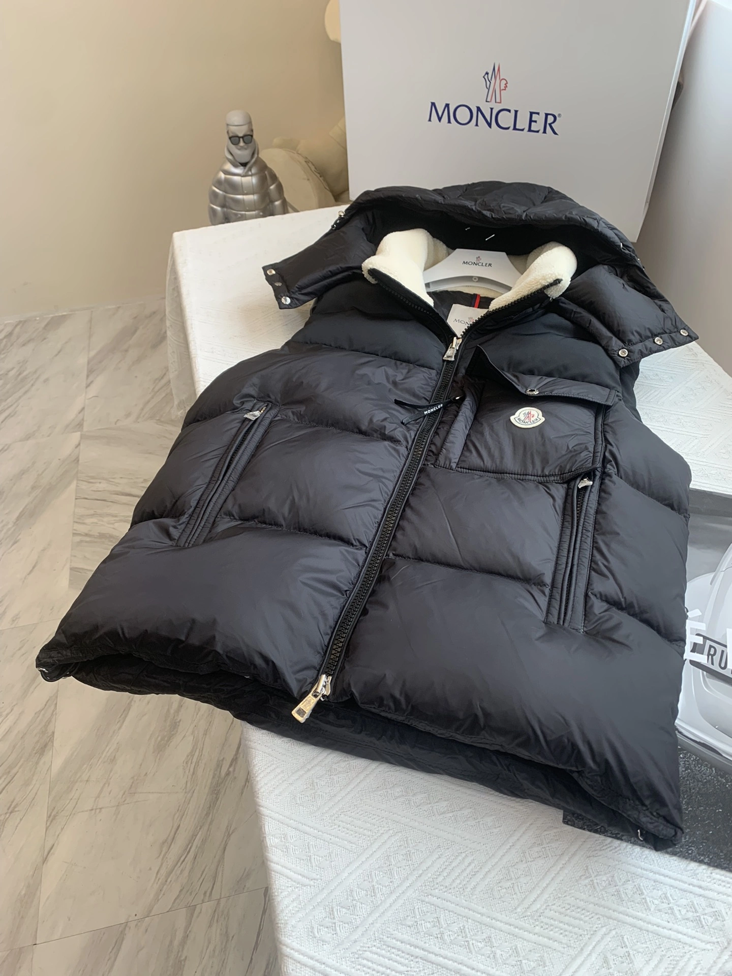 Moncler Down Jackets Packable 146347