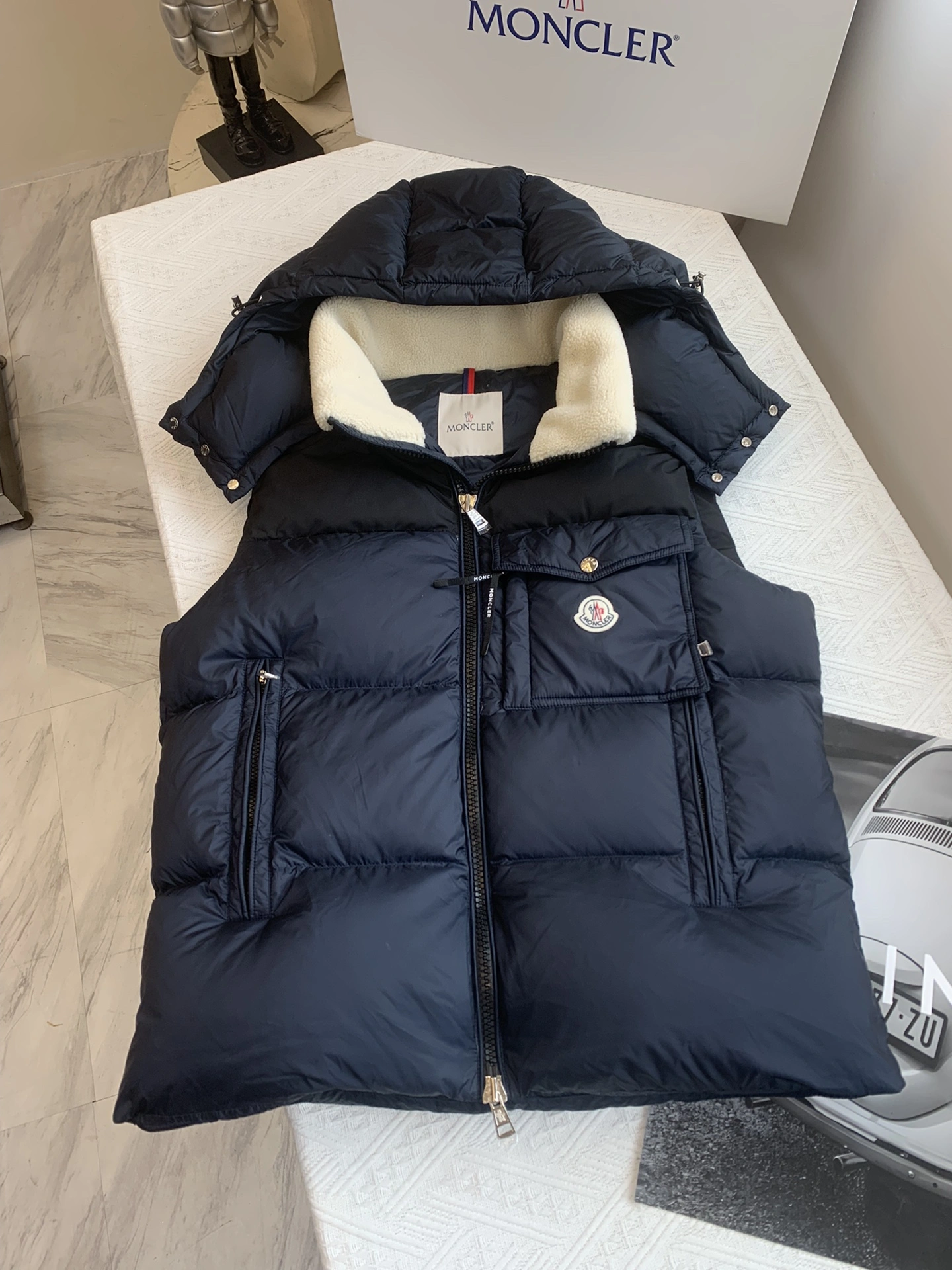 Moncler Down Jackets Elegant 146349
