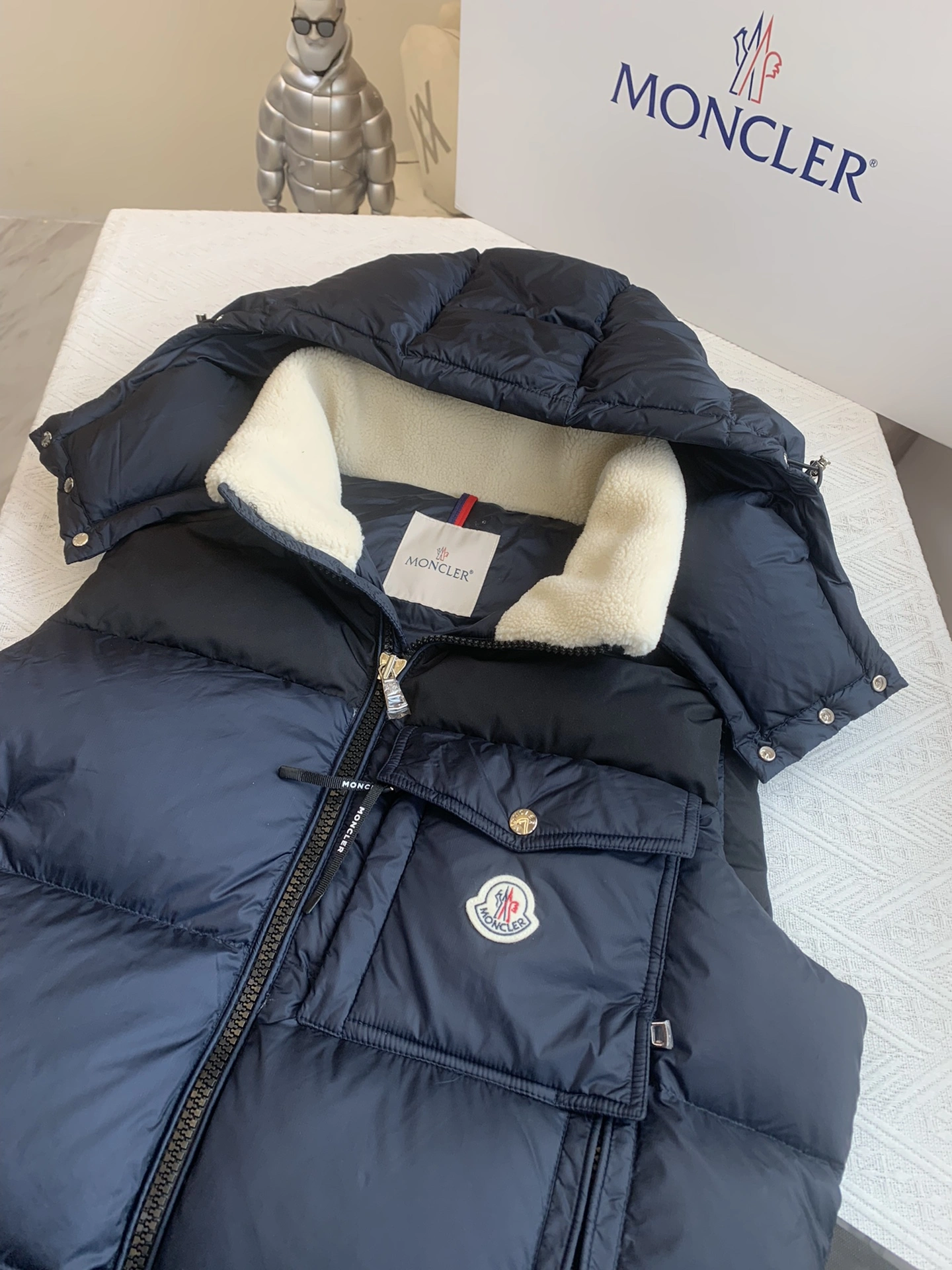 Moncler Down Jackets Elegant 146349