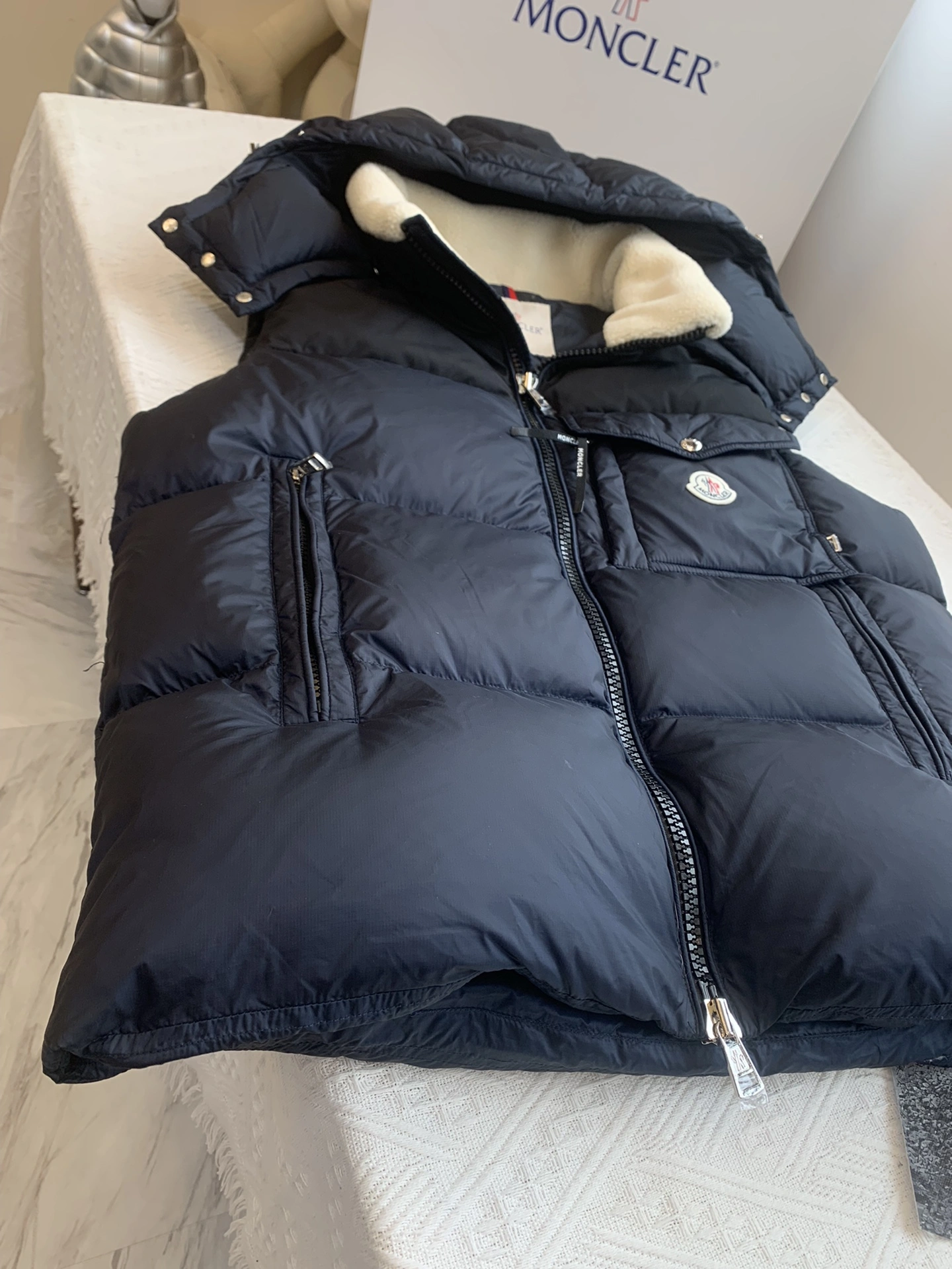 Moncler Down Jackets Elegant 146349