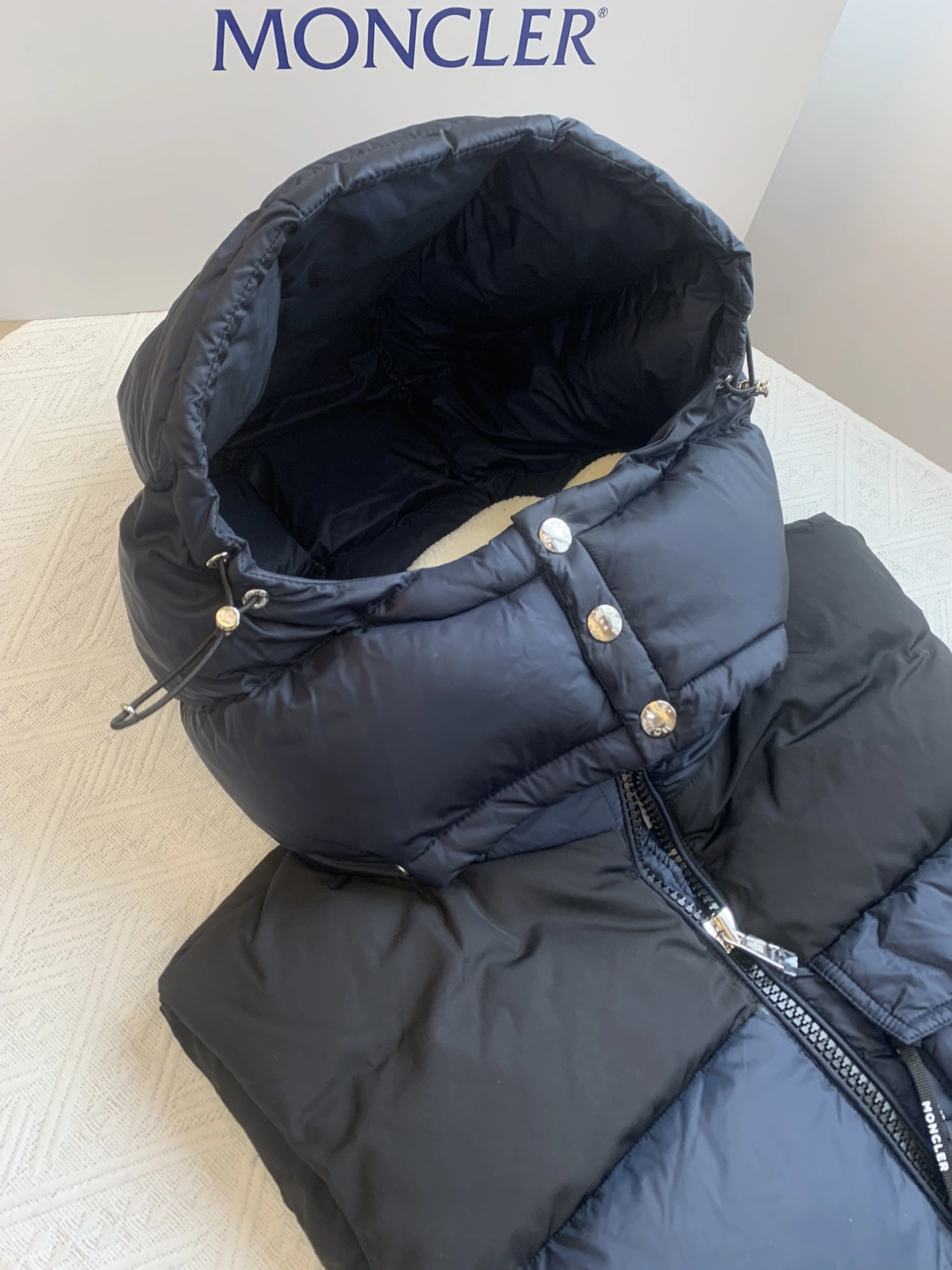 Moncler Down Jackets Elegant 146349