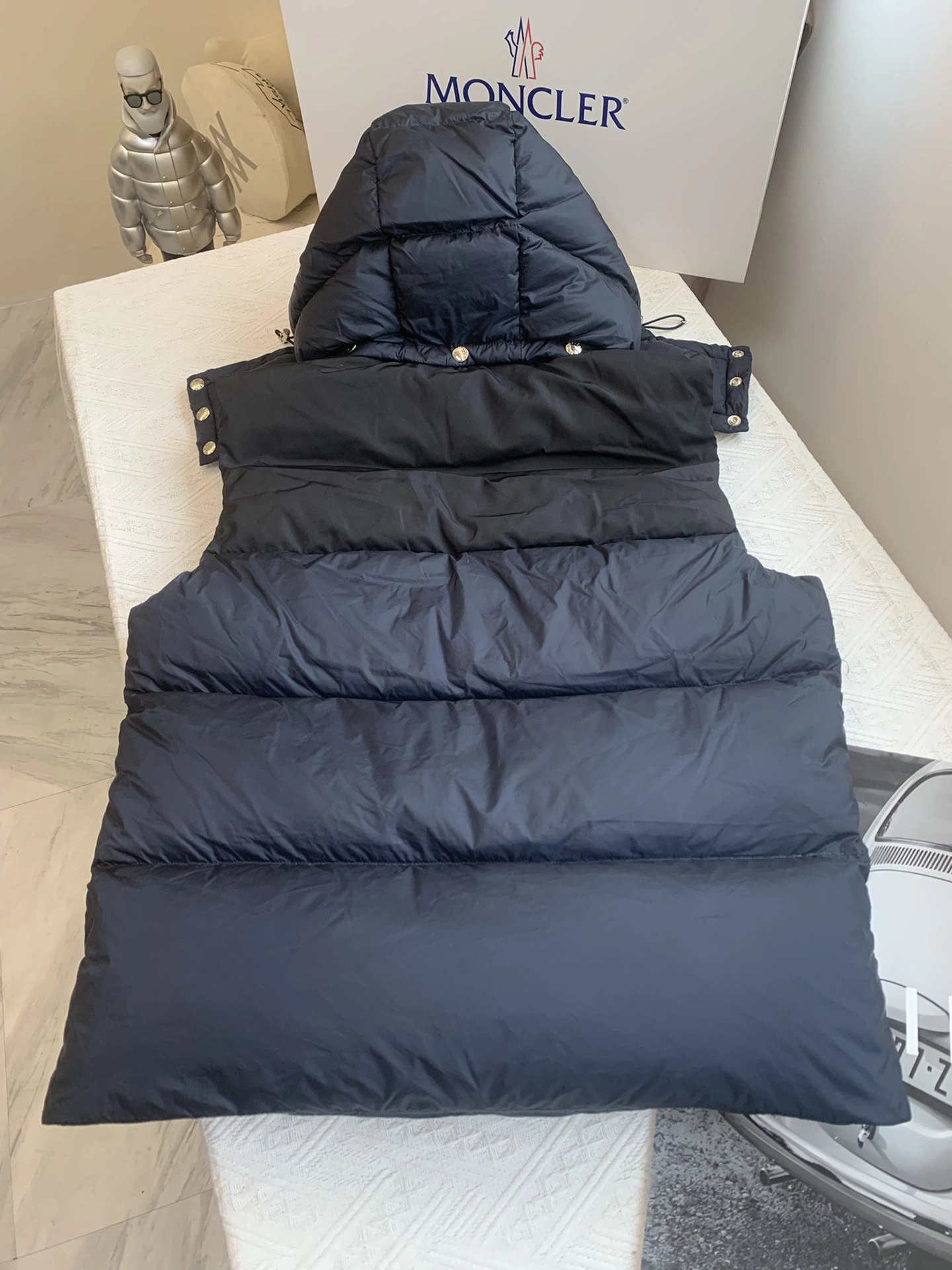 Moncler Down Jackets Elegant 146349