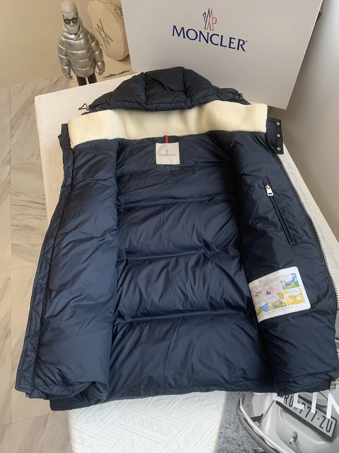 Moncler Down Jackets Elegant 146349