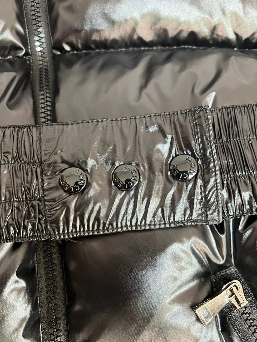 Snug Moncler Down Jackets 146346