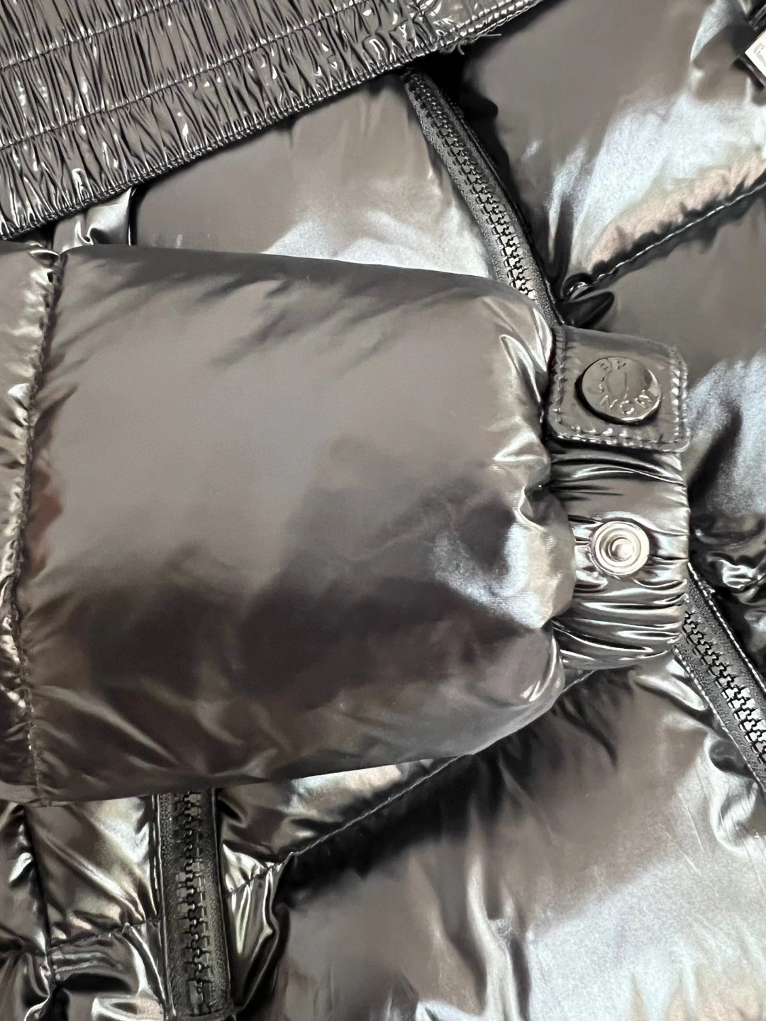 Snug Moncler Down Jackets 146346