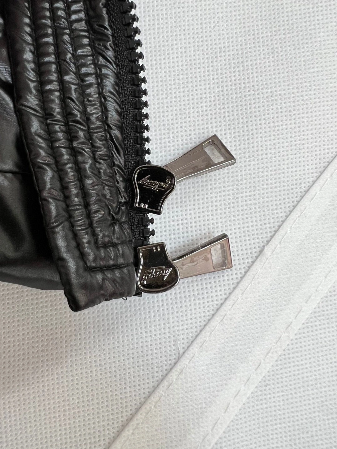 Snug Moncler Down Jackets 146346