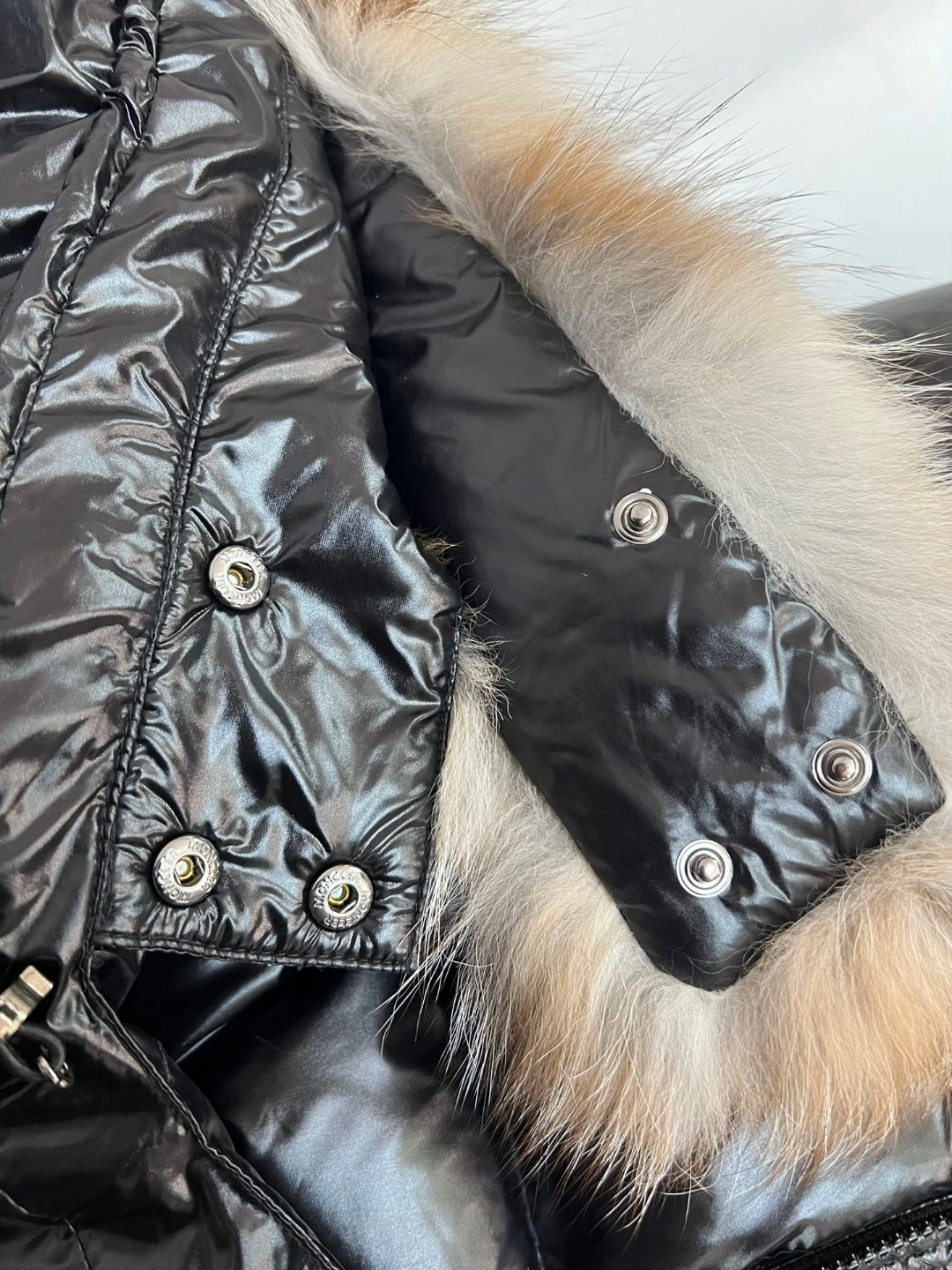 Snug Moncler Down Jackets 146346