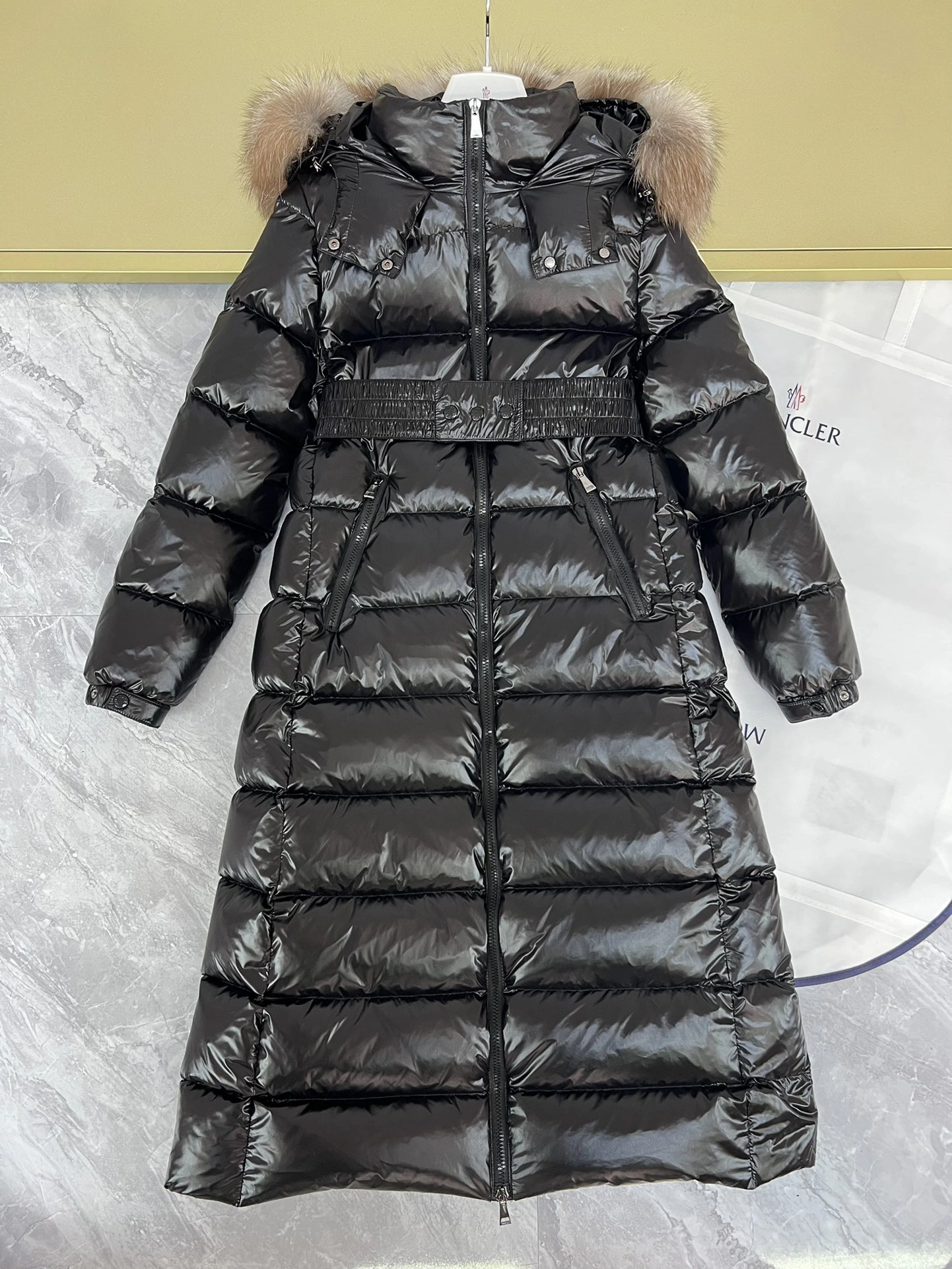Snug Moncler Down Jackets 146346