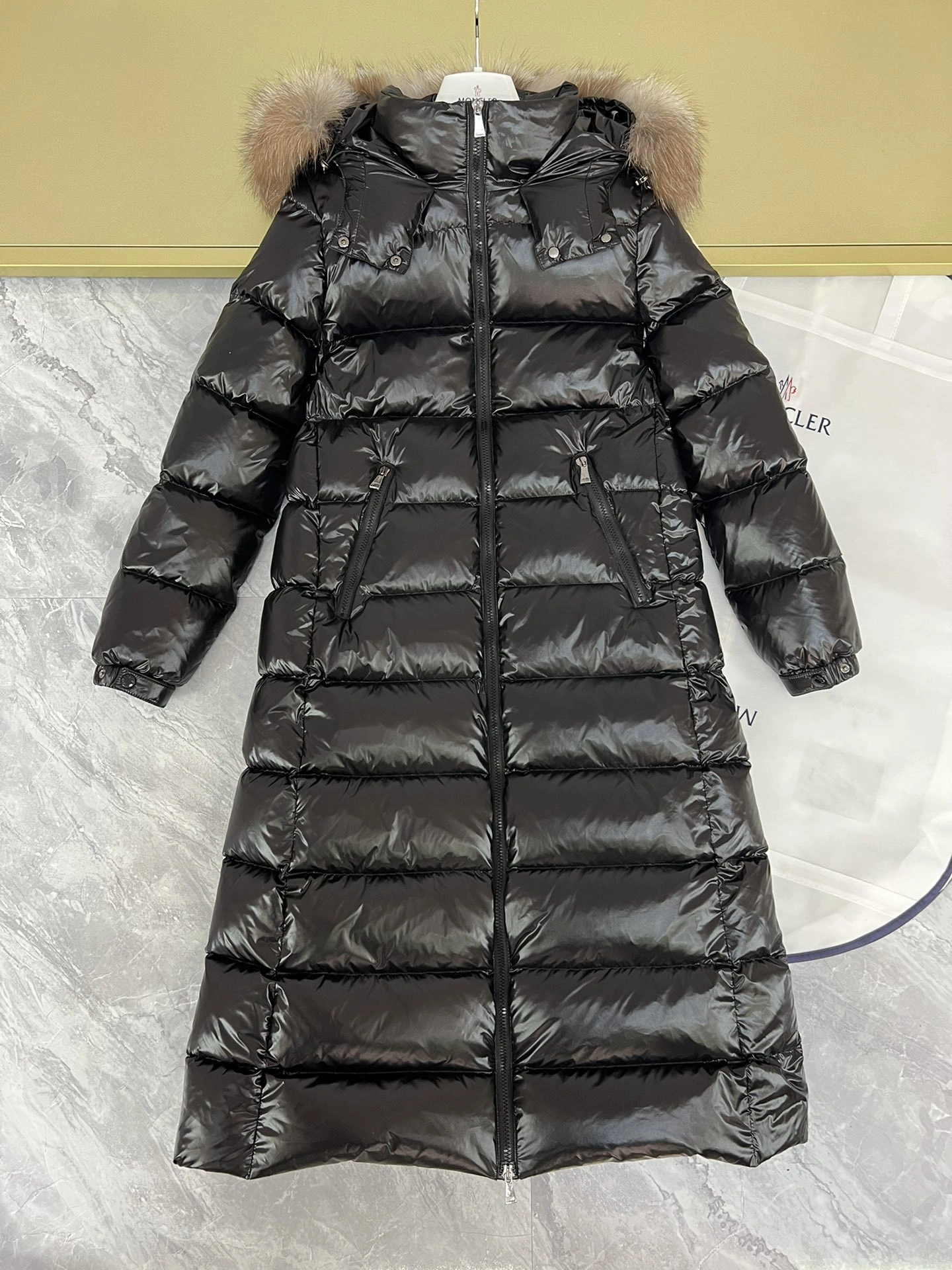 Snug Moncler Down Jackets 146346
