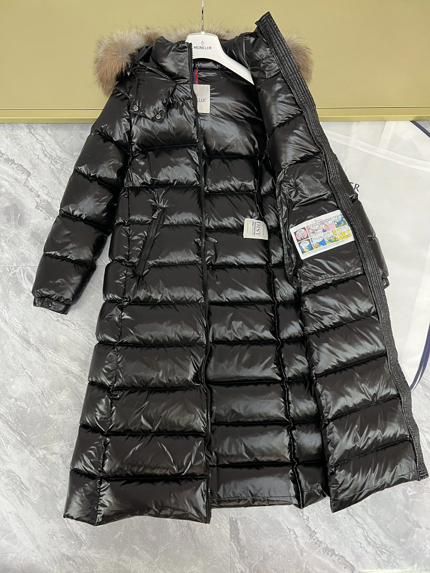 Snug Moncler Down Jackets 146346
