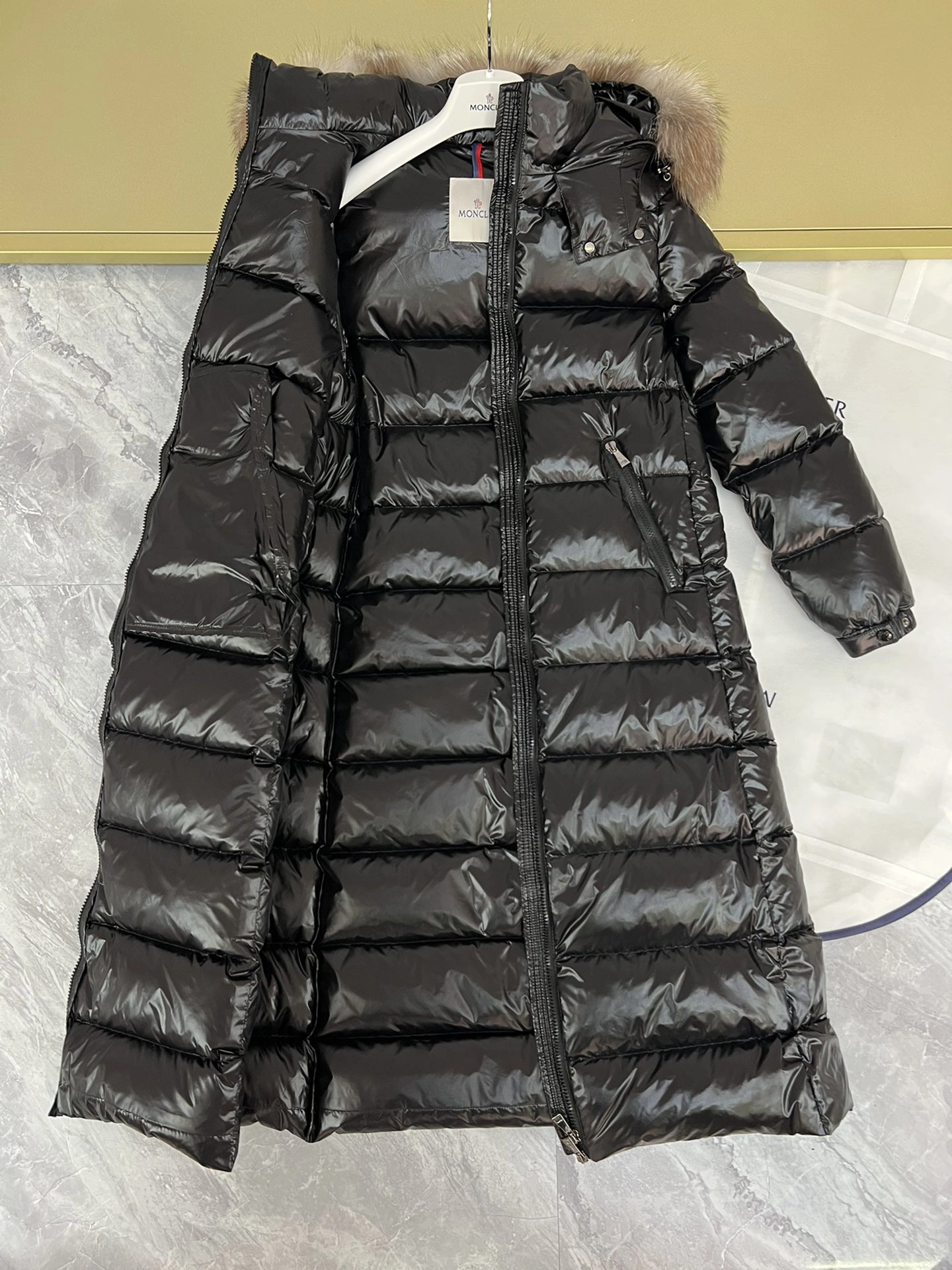 Snug Moncler Down Jackets 146346