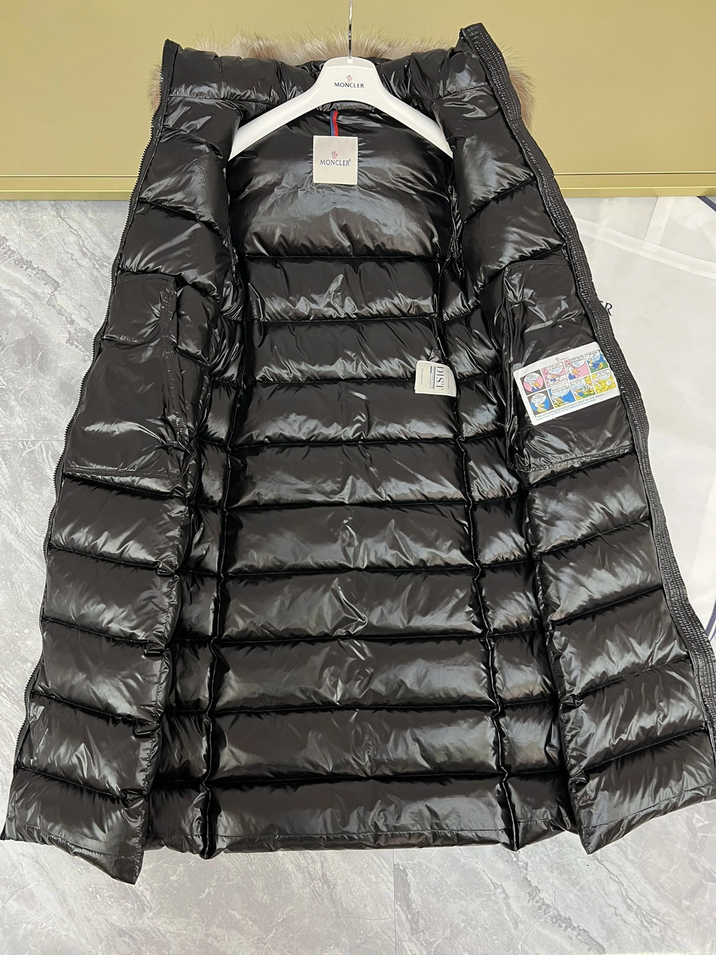 Snug Moncler Down Jackets 146346