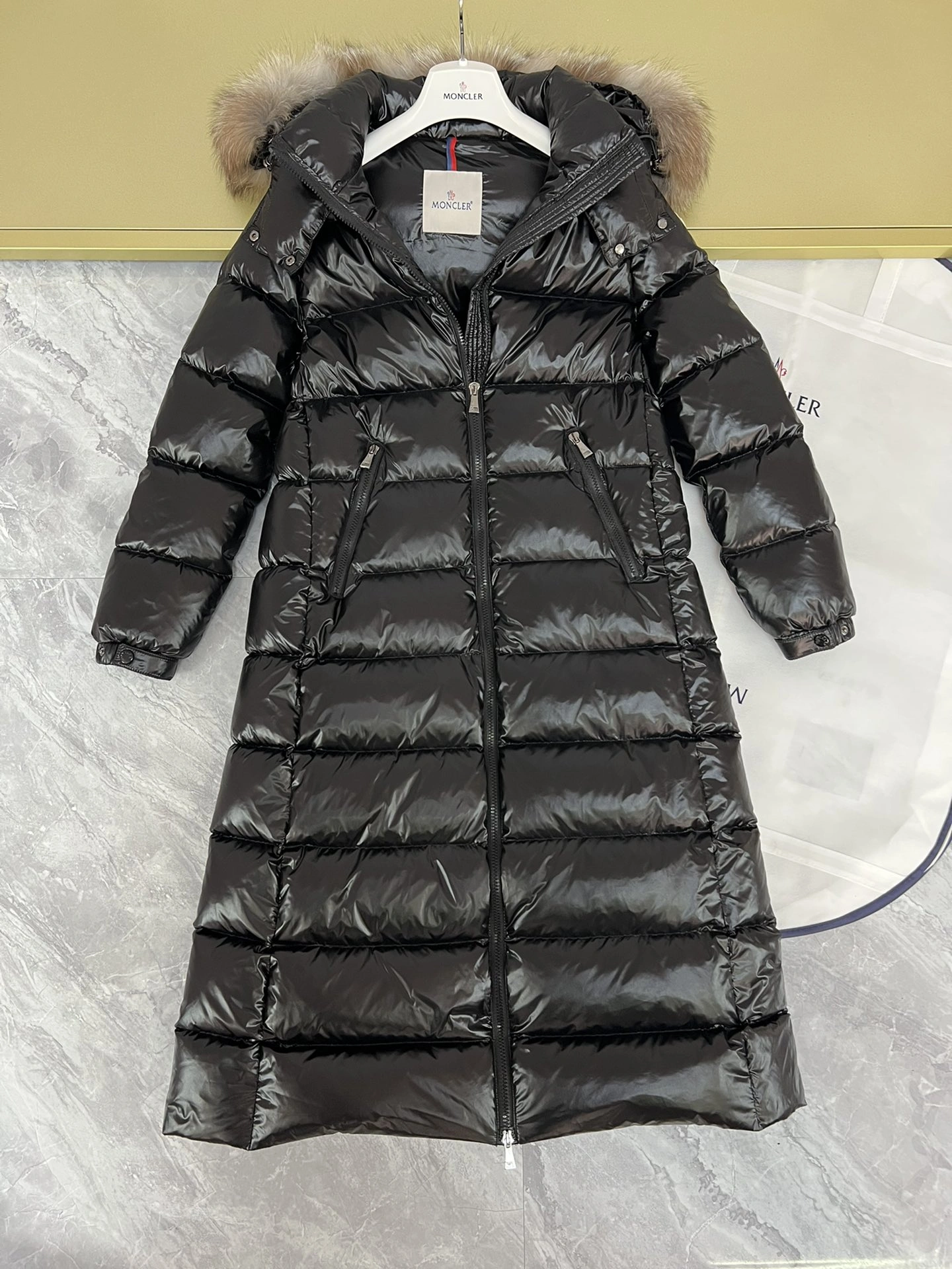 Snug Moncler Down Jackets 146346