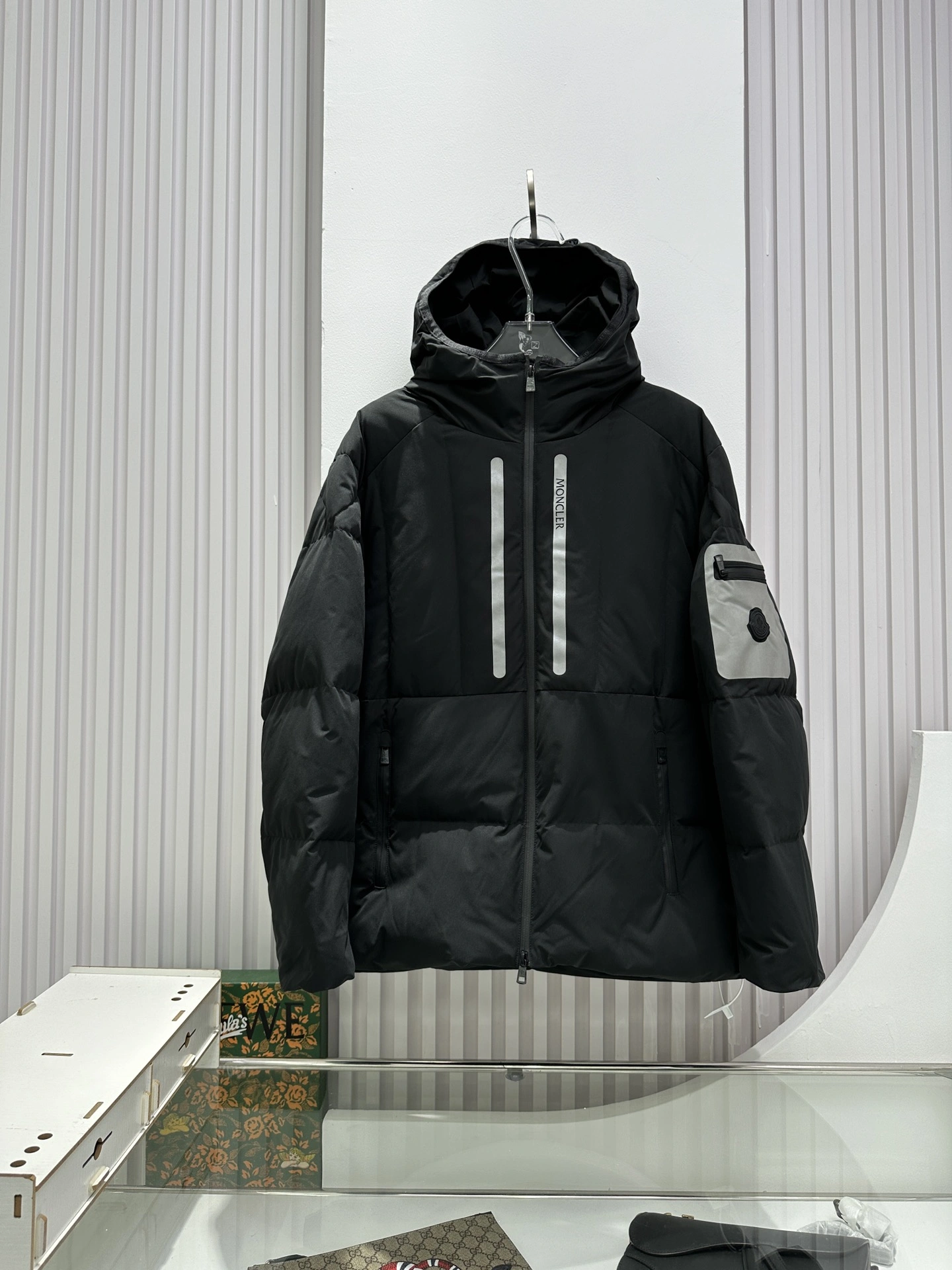 Sporty Moncler Down Jackets 146326
