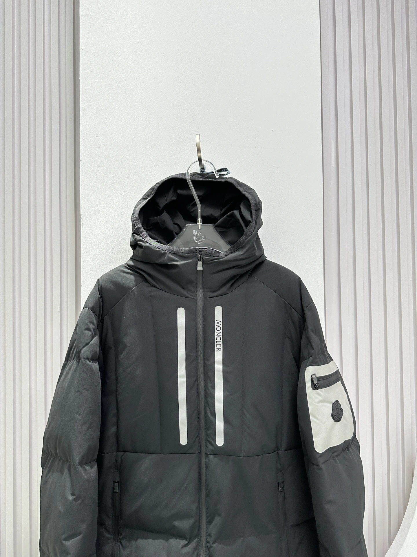 Sporty Moncler Down Jackets 146326