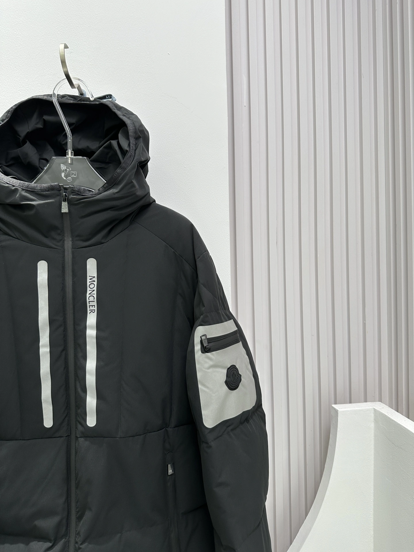 Sporty Moncler Down Jackets 146326