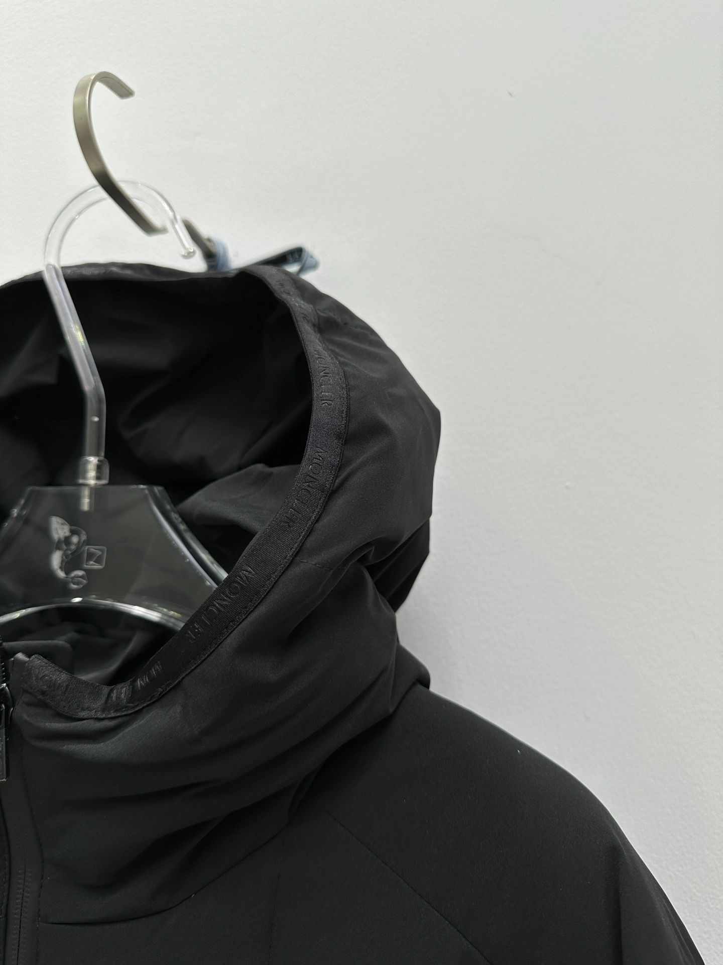 Sporty Moncler Down Jackets 146326