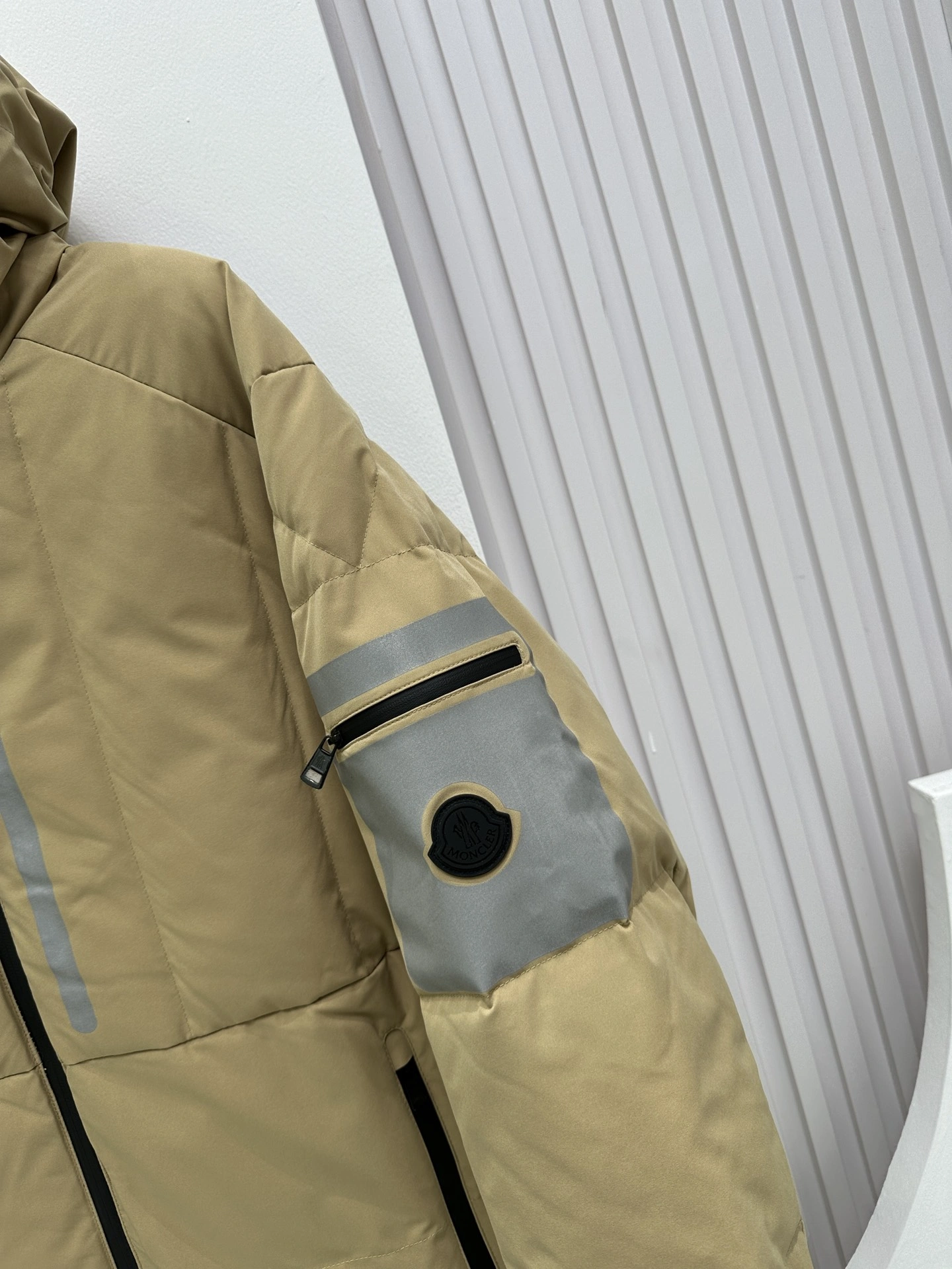 Moncler Down Jackets Refined 146320