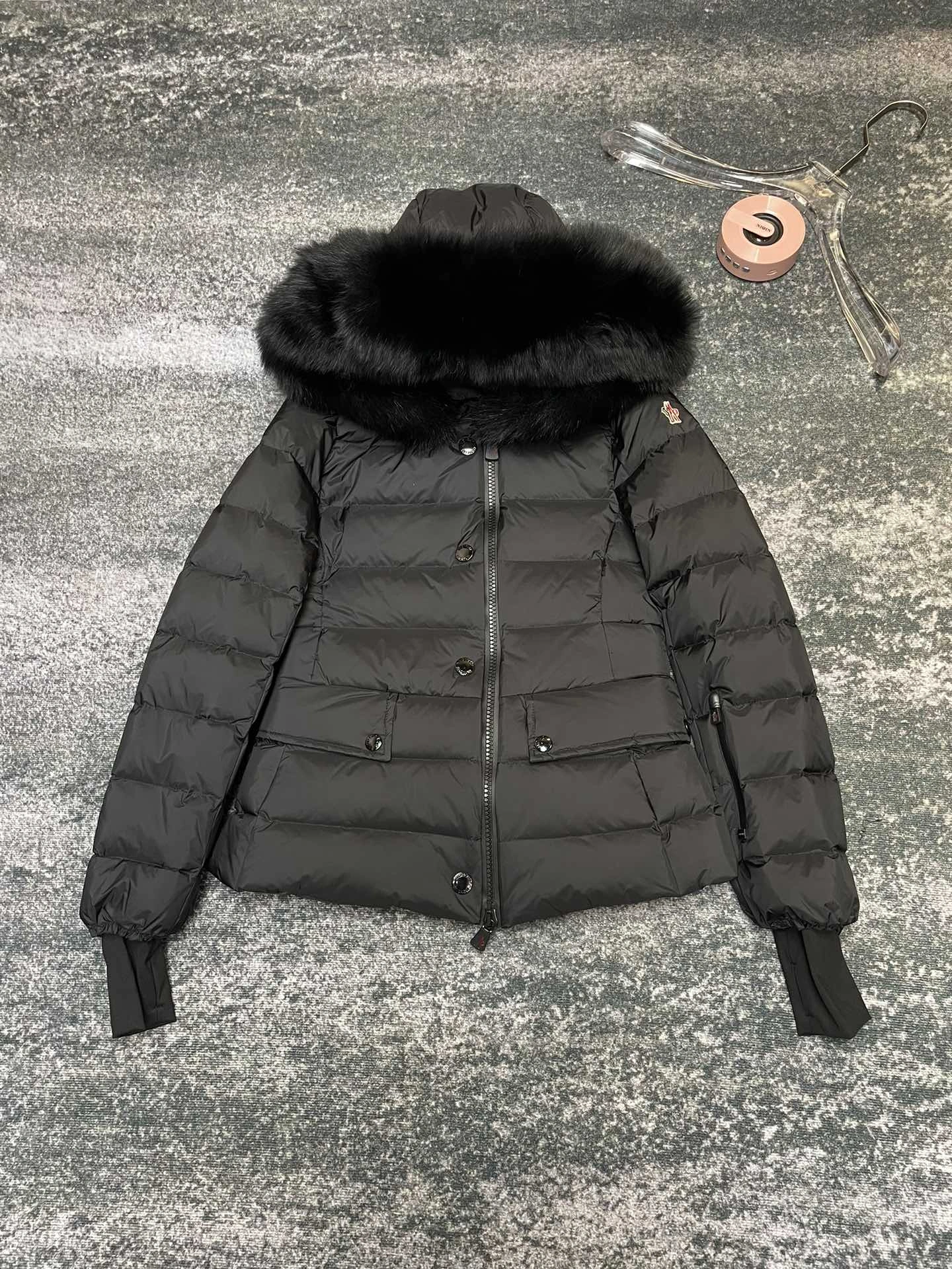 Moncler Down Jackets SmoothTexture 146313