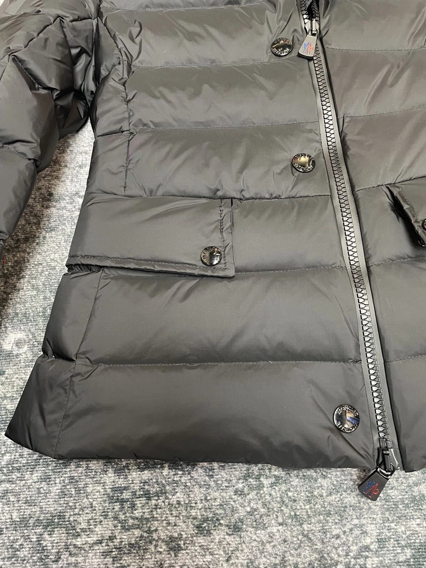 Moncler Down Jackets SmoothTexture 146313