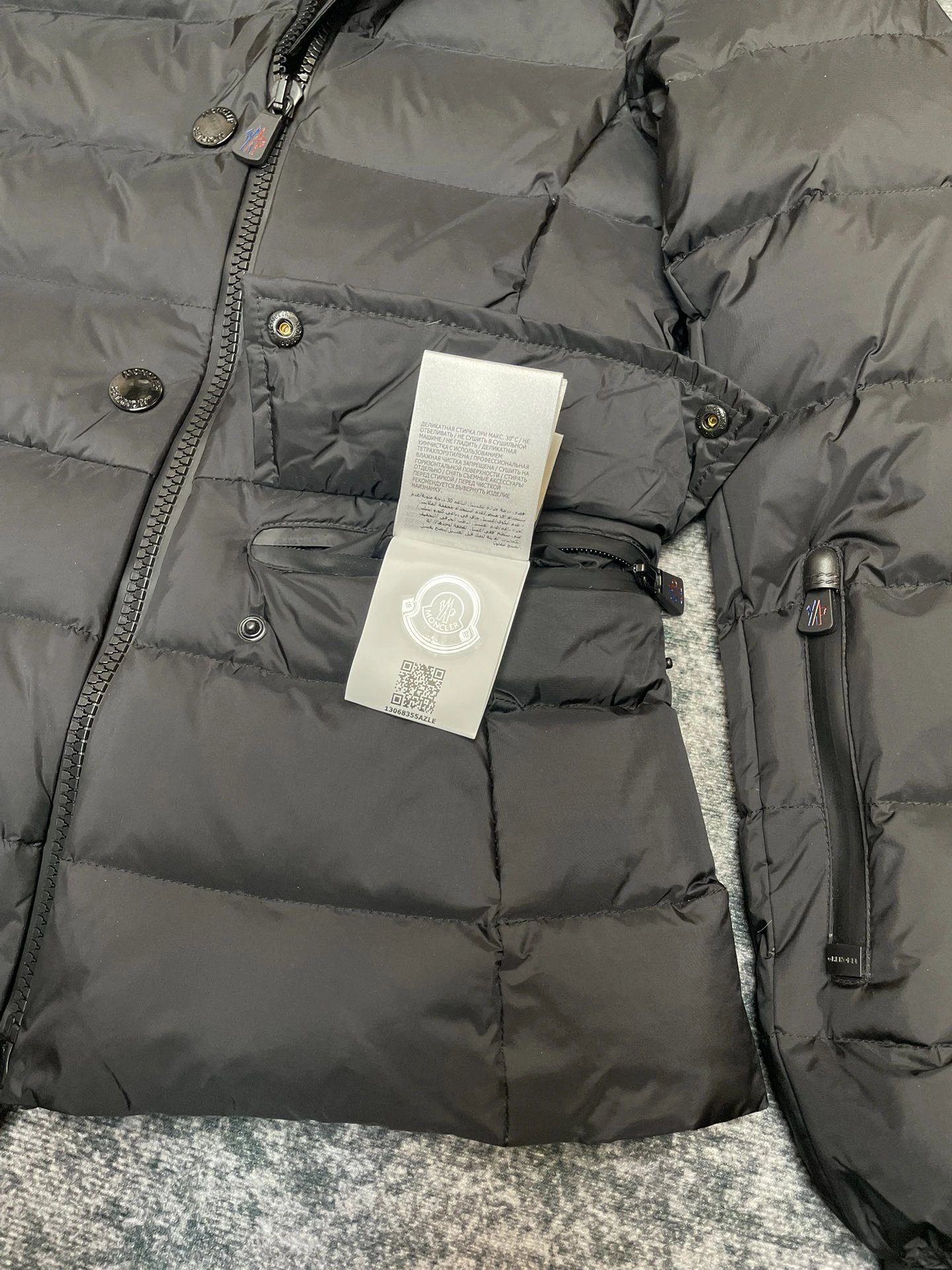 Moncler Down Jackets SmoothTexture 146313