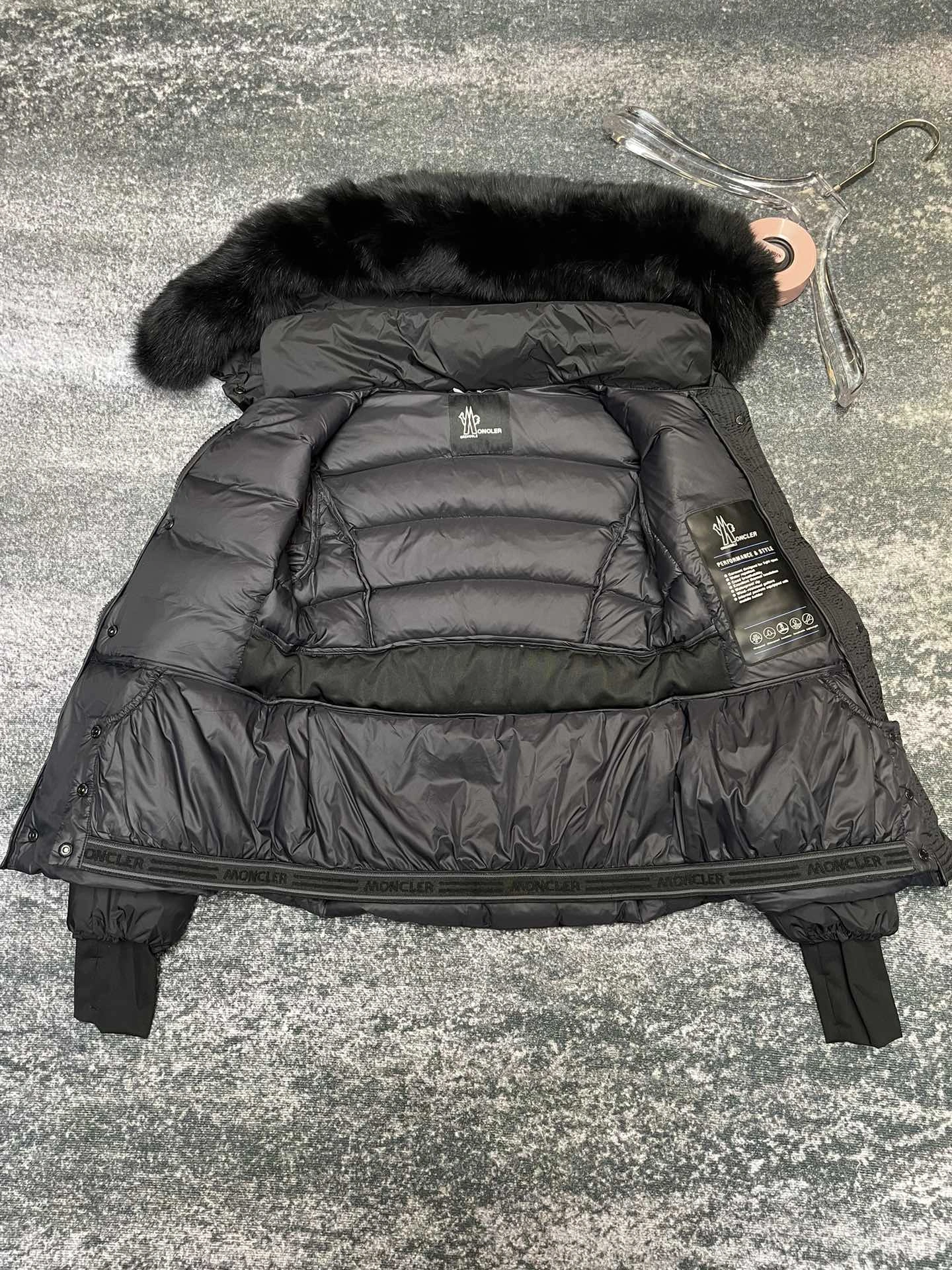 Moncler Down Jackets SmoothTexture 146313