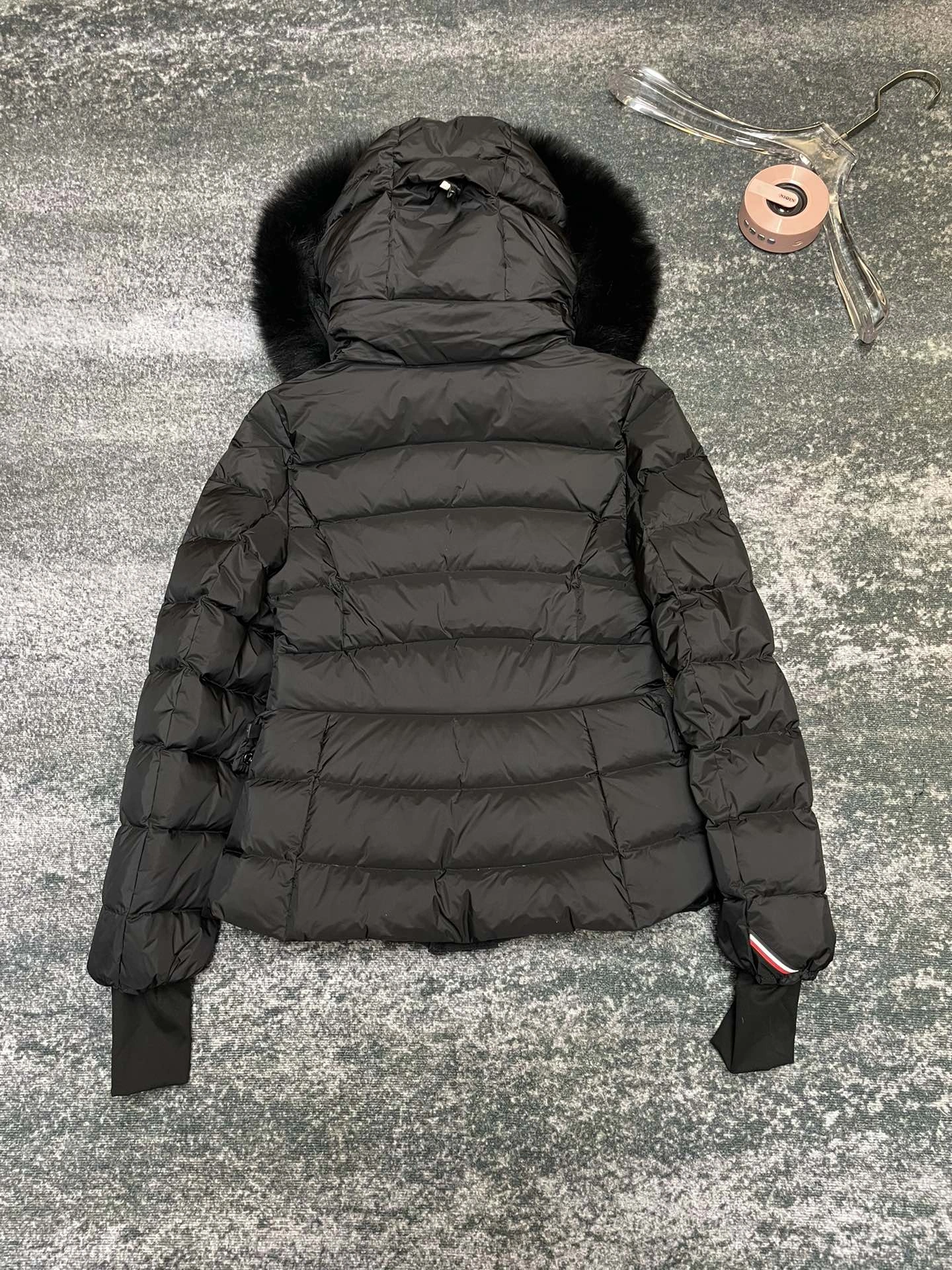 Moncler Down Jackets SmoothTexture 146313