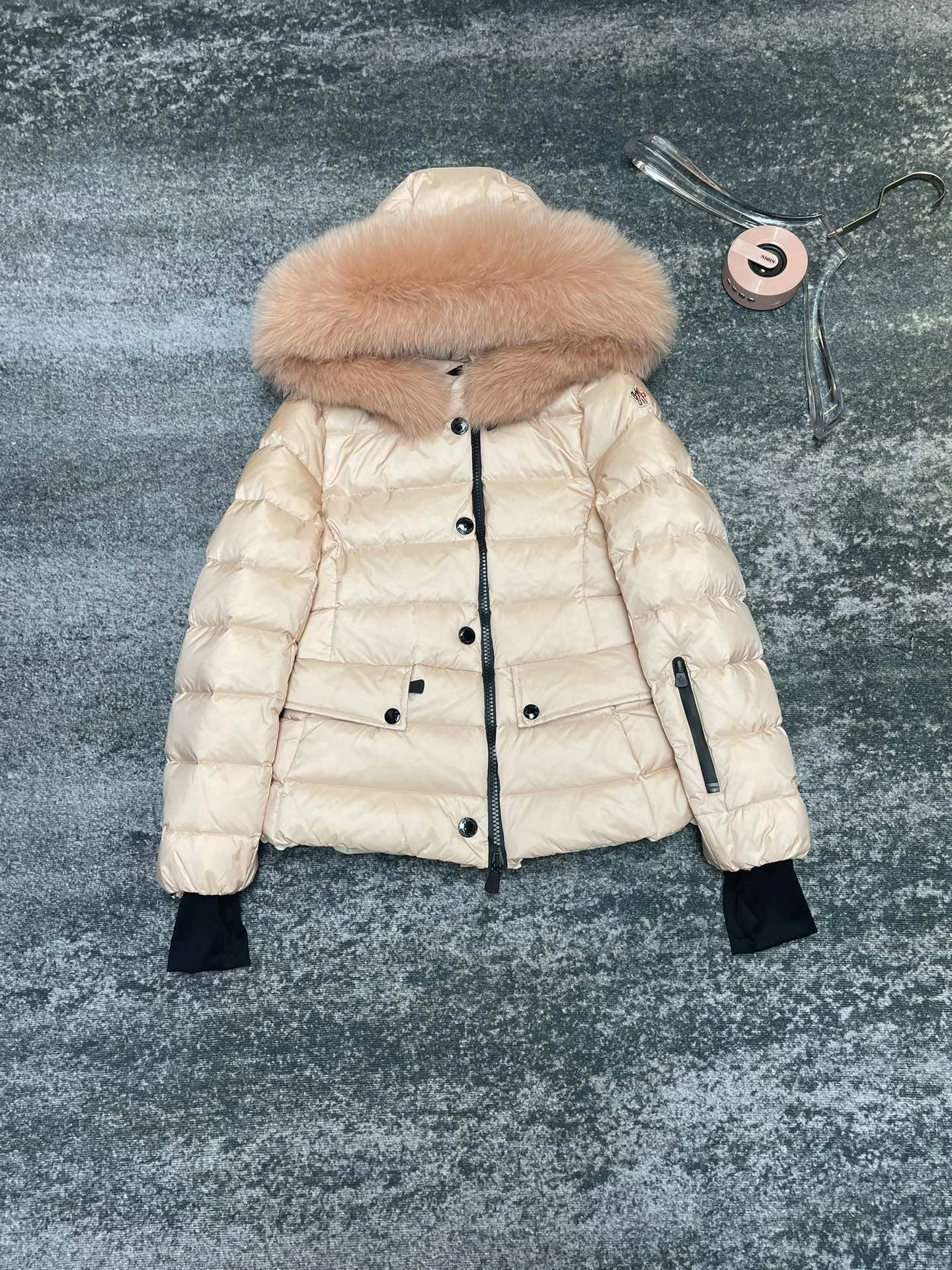 Moncler Down Jackets Unique 146310