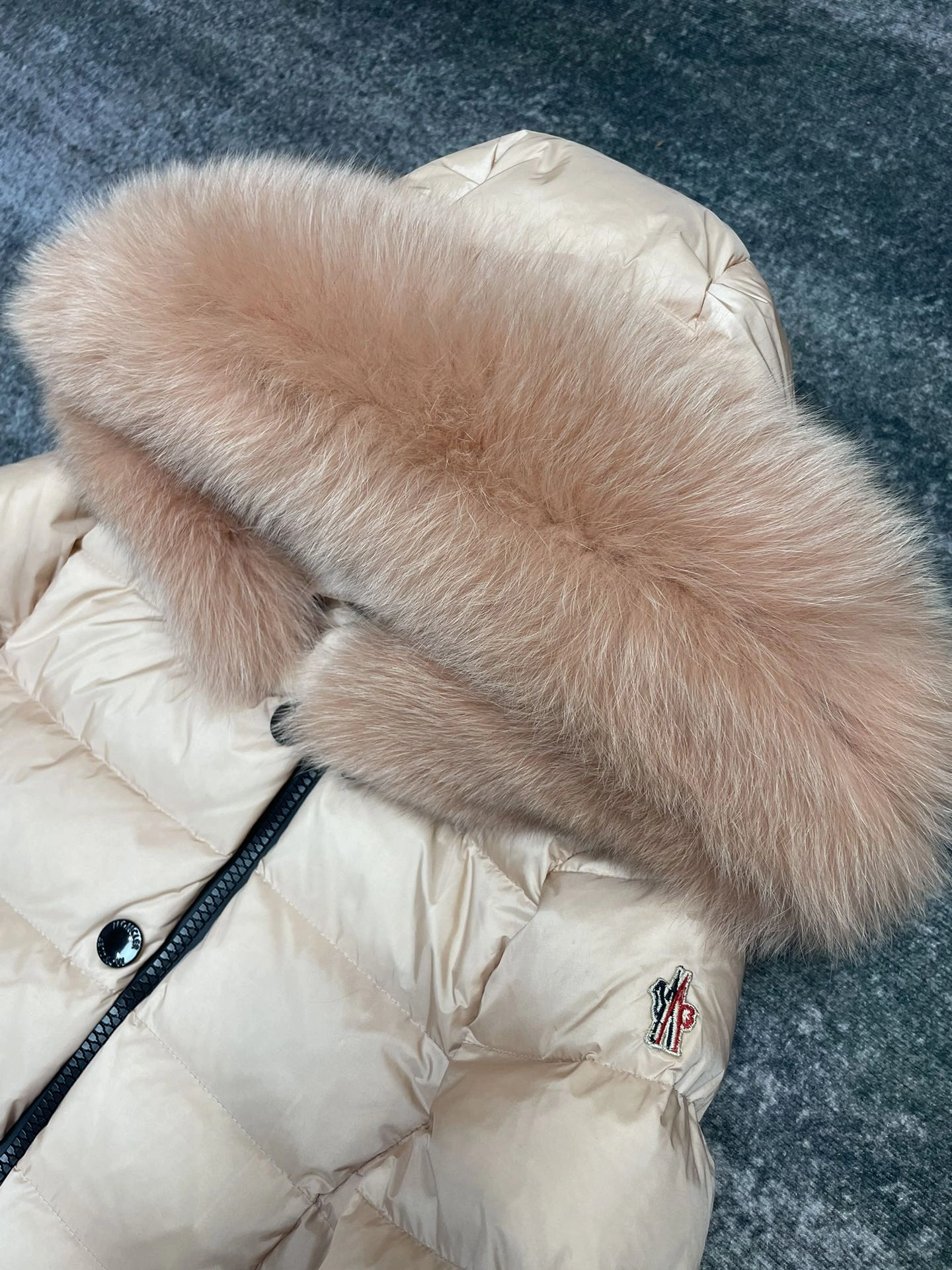 Moncler Down Jackets Unique 146310
