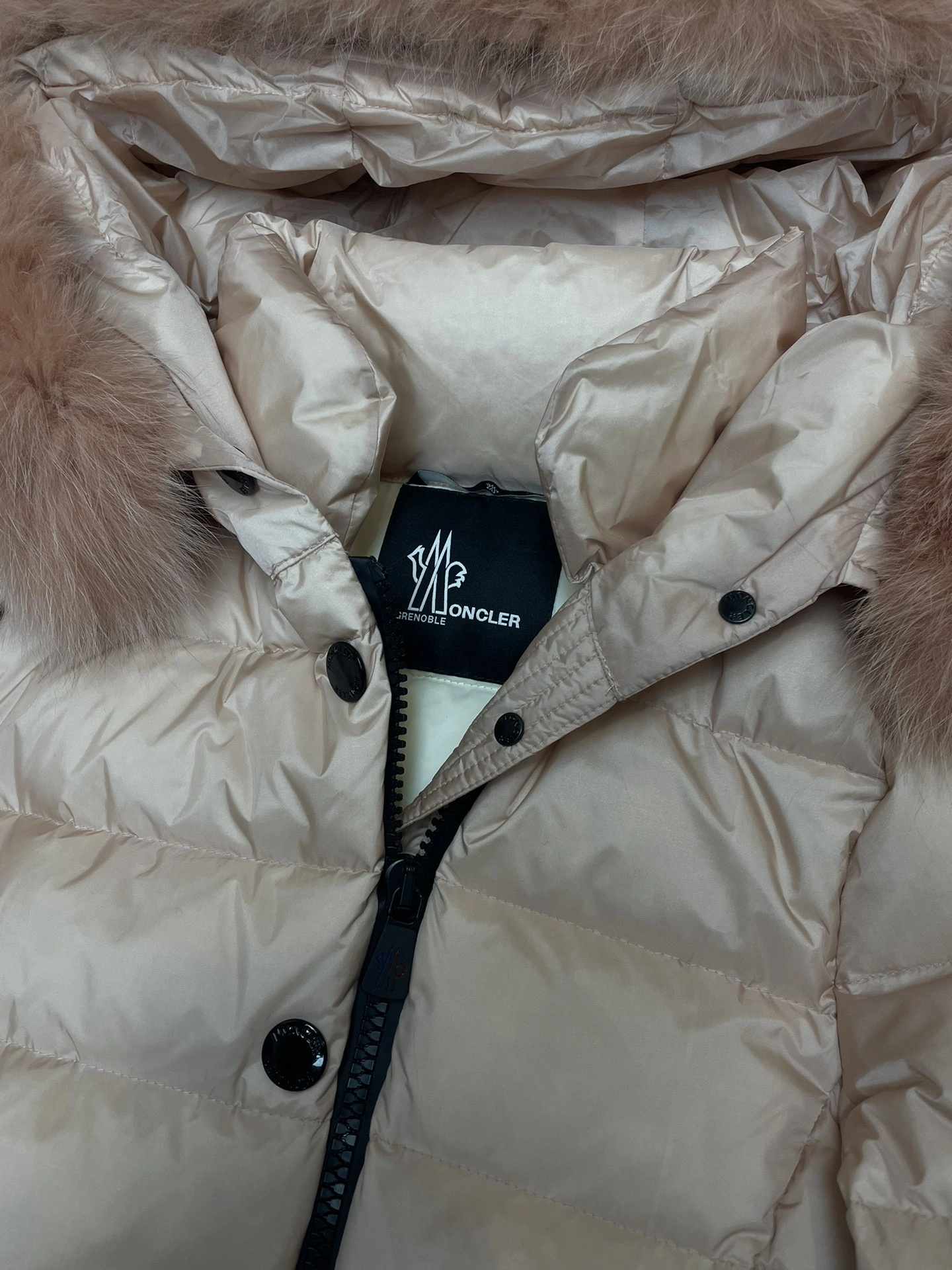 Moncler Down Jackets Unique 146310
