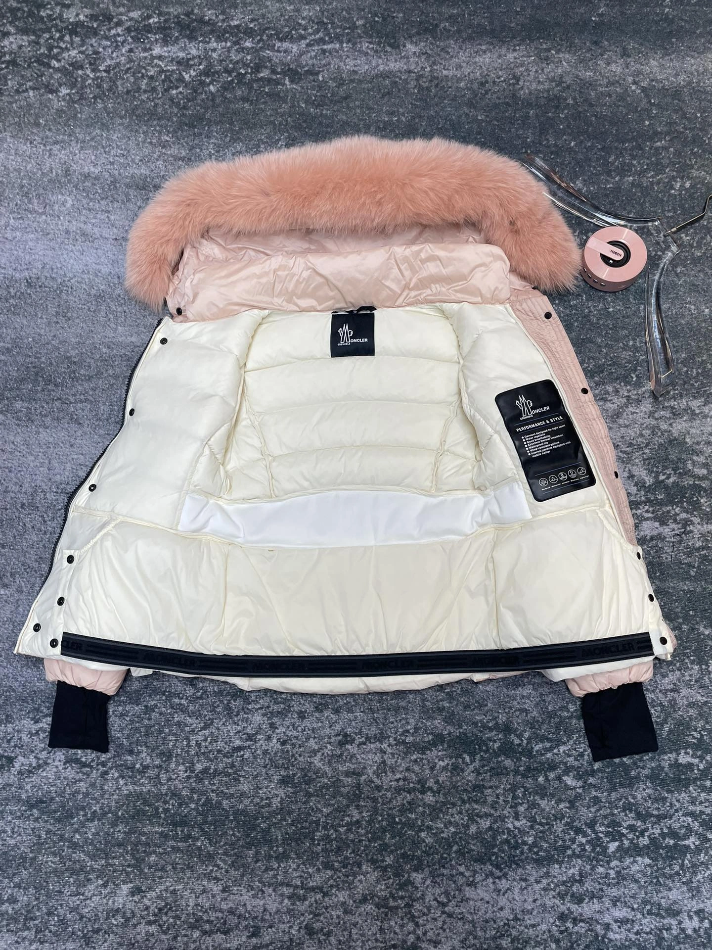 Moncler Down Jackets Unique 146310