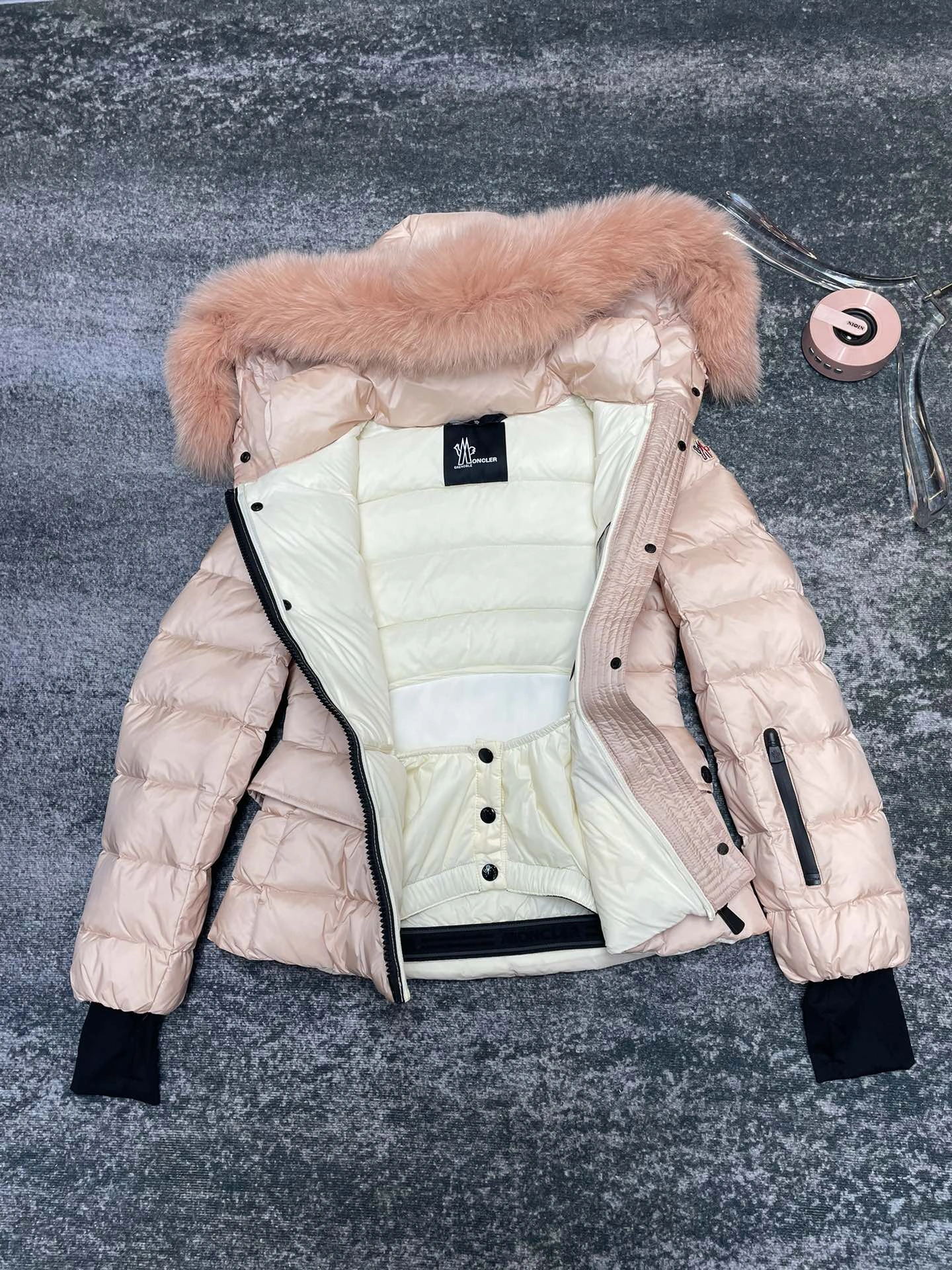 Moncler Down Jackets Unique 146310