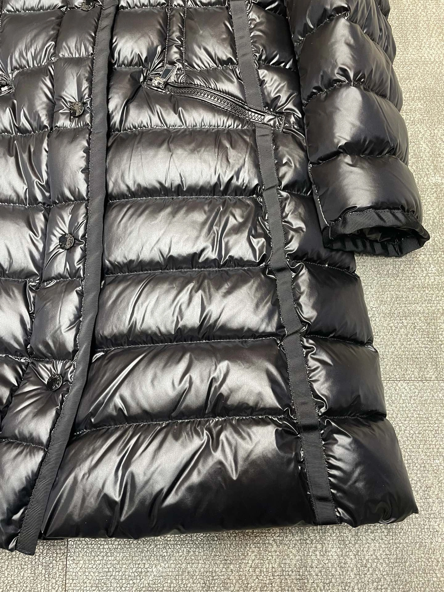 Moncler Down Jackets Sporty 146311