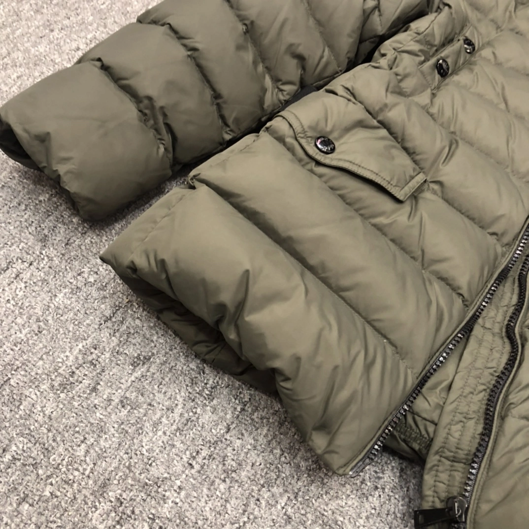 Moncler Down Jackets Bold 146307