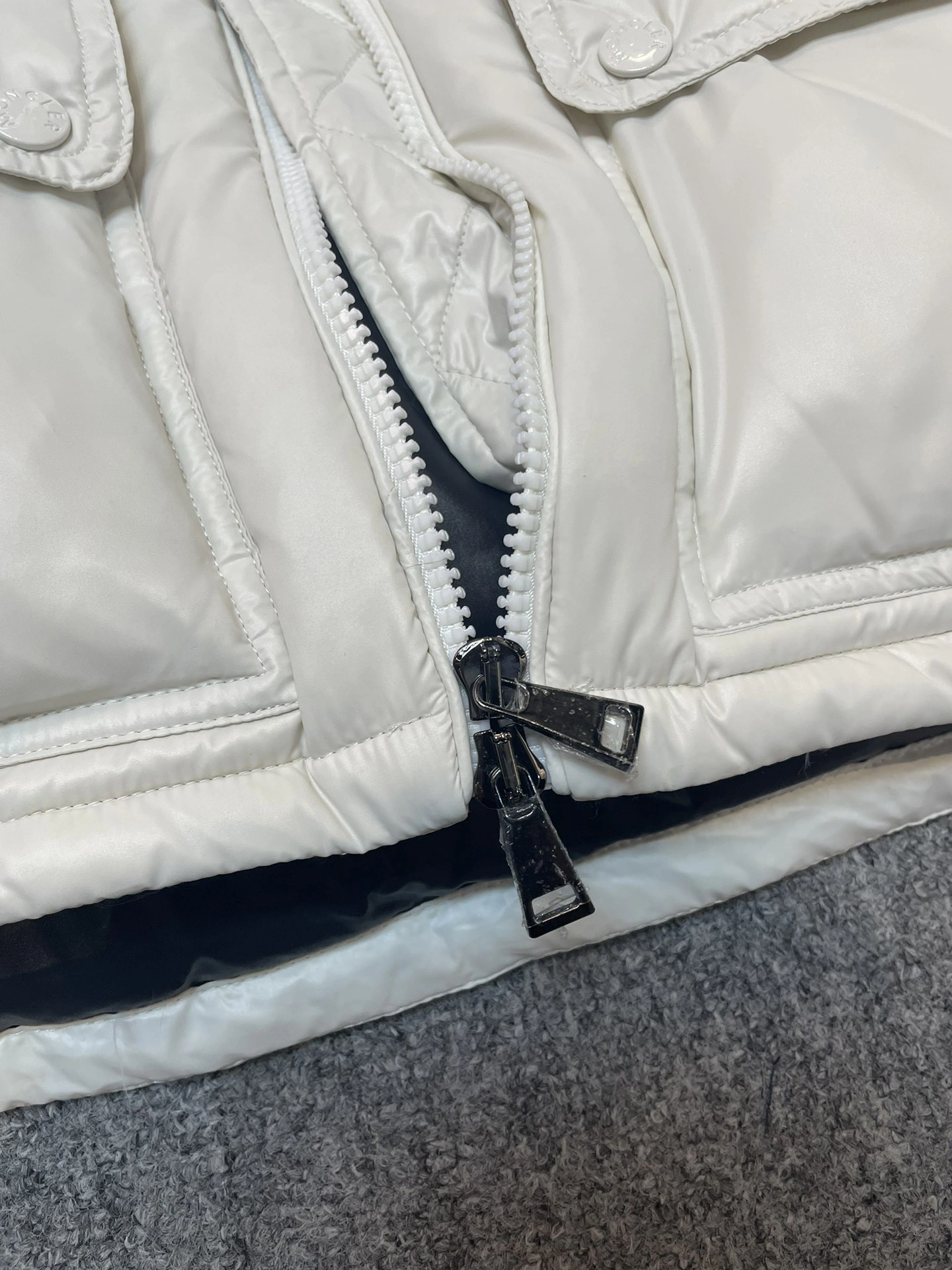 Moncler Down Jackets Youthful 146299
