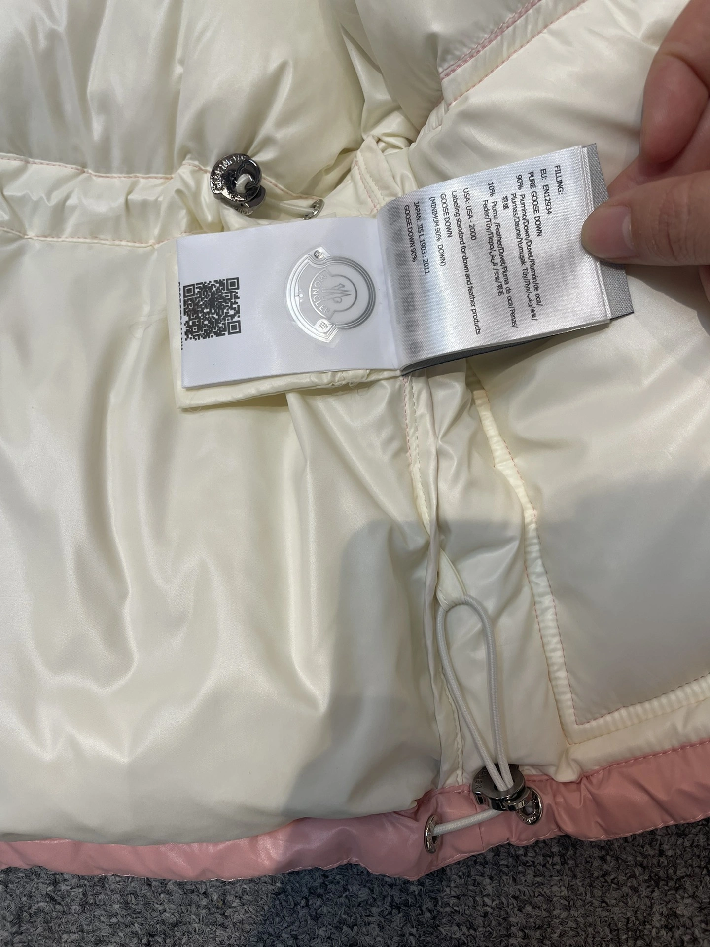 Flexible Moncler Down Jackets 146291
