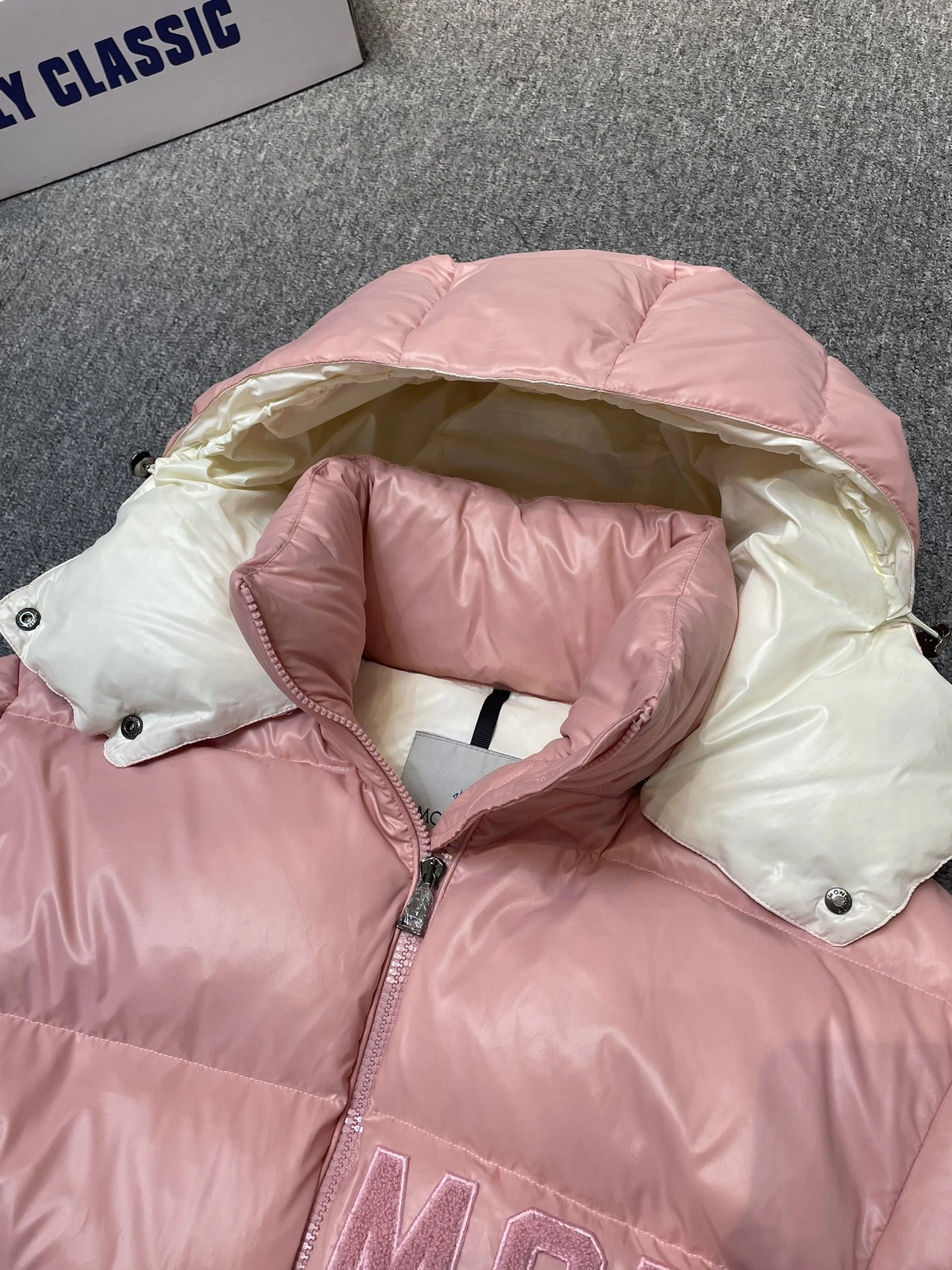Flexible Moncler Down Jackets 146291