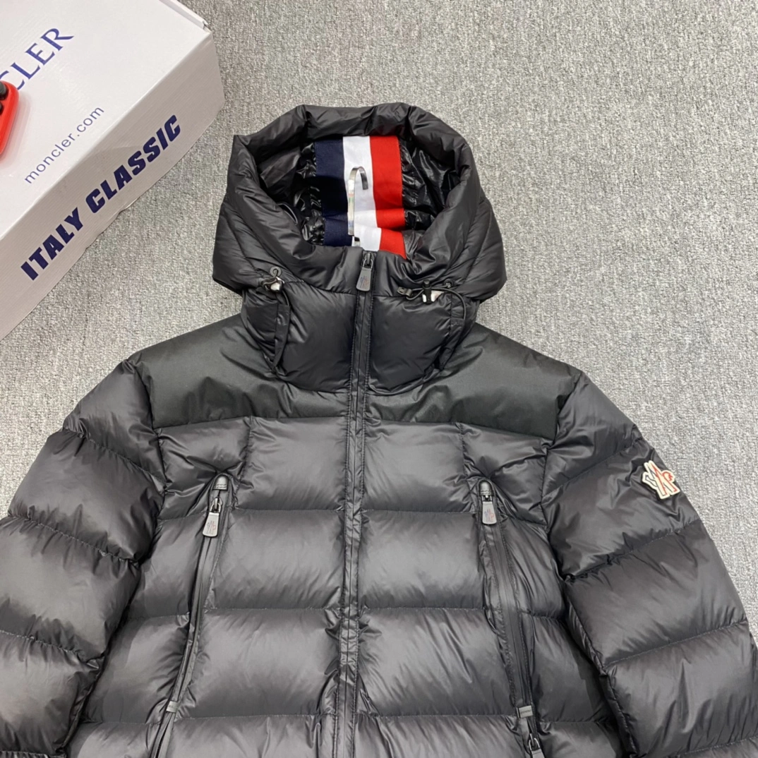 Trendsetting Moncler Down Jackets 146298