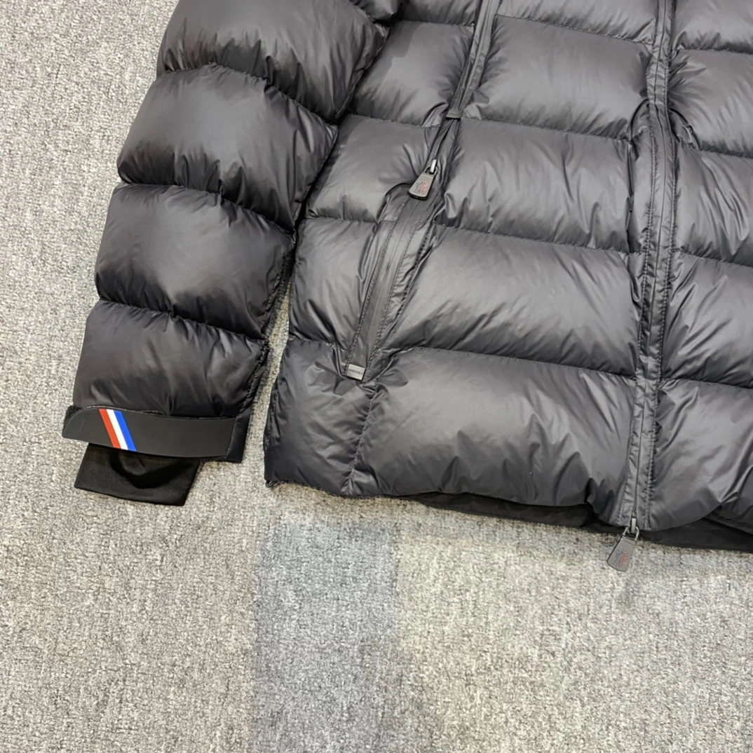 Trendsetting Moncler Down Jackets 146298