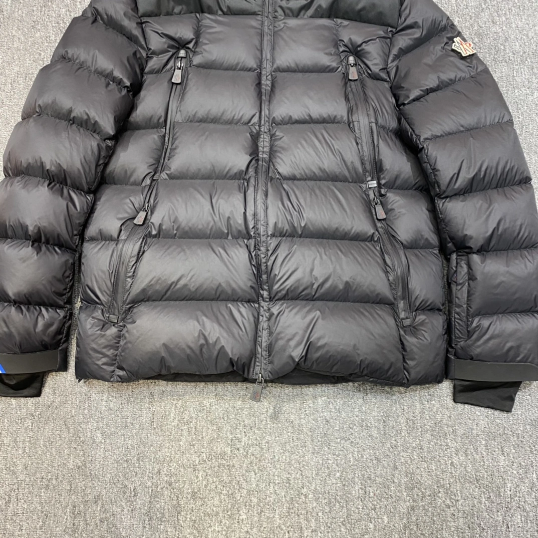 Trendsetting Moncler Down Jackets 146298