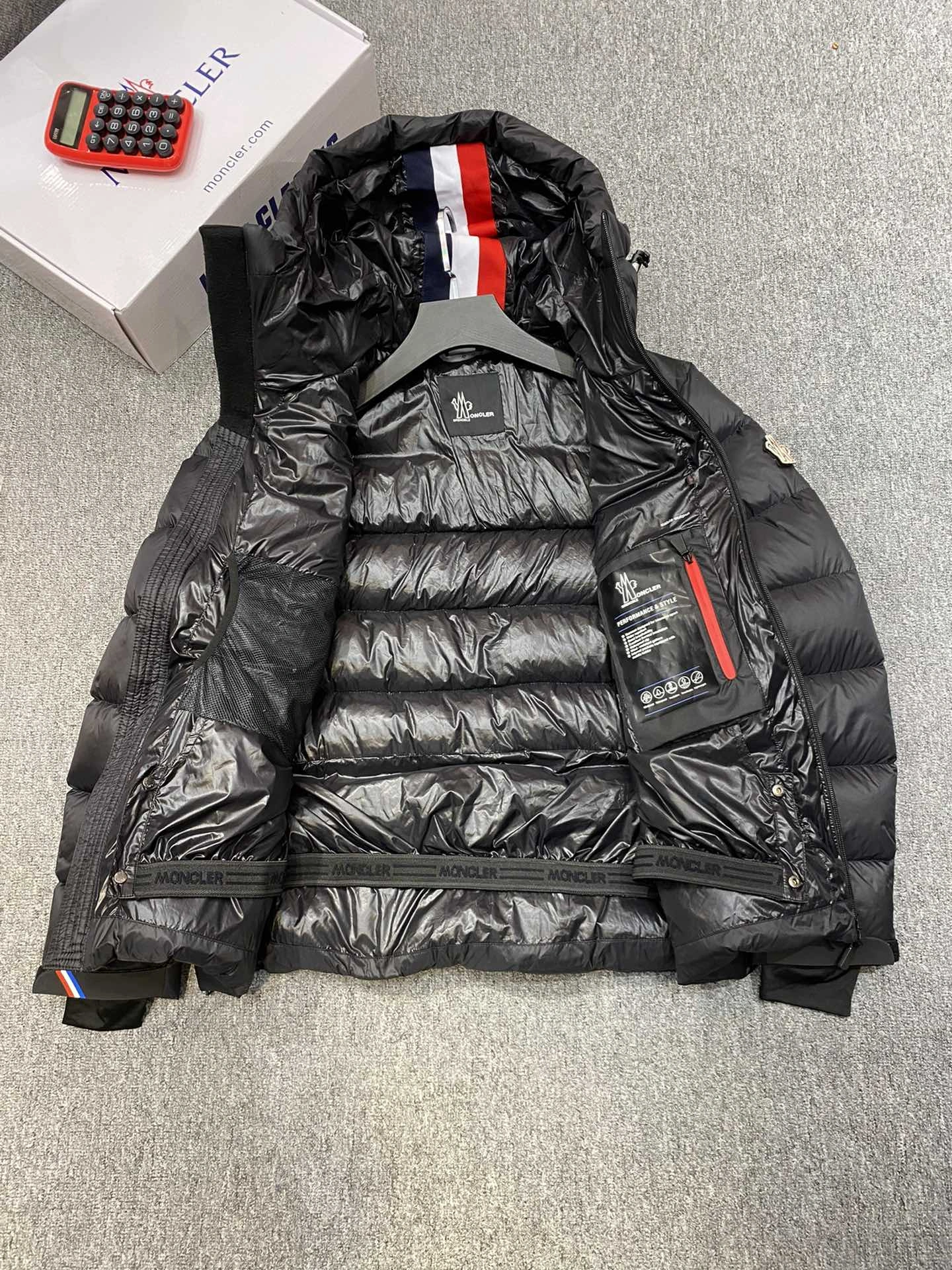 Trendsetting Moncler Down Jackets 146298