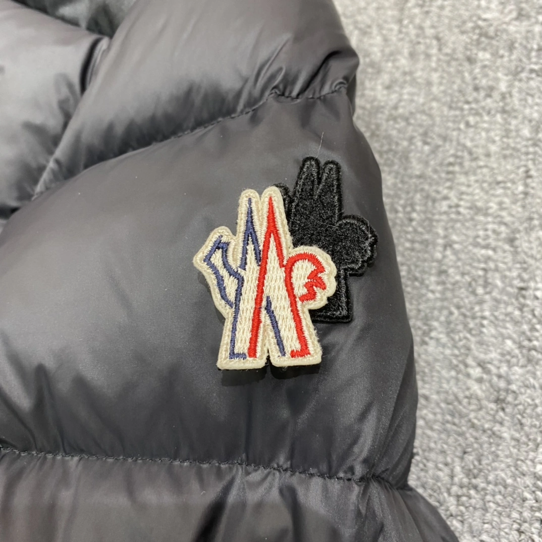 Trendsetting Moncler Down Jackets 146298