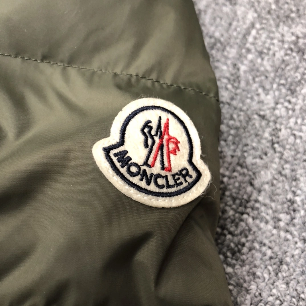 WaterResistant Moncler Down Jackets 146297