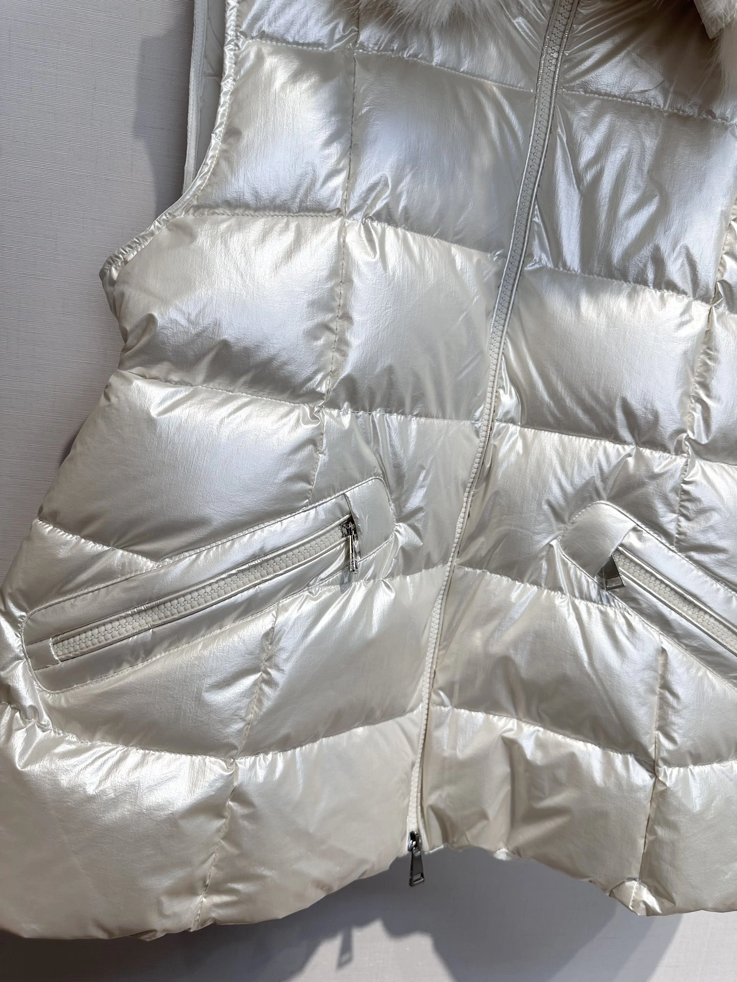 Moncler Down Jackets Neat 146285