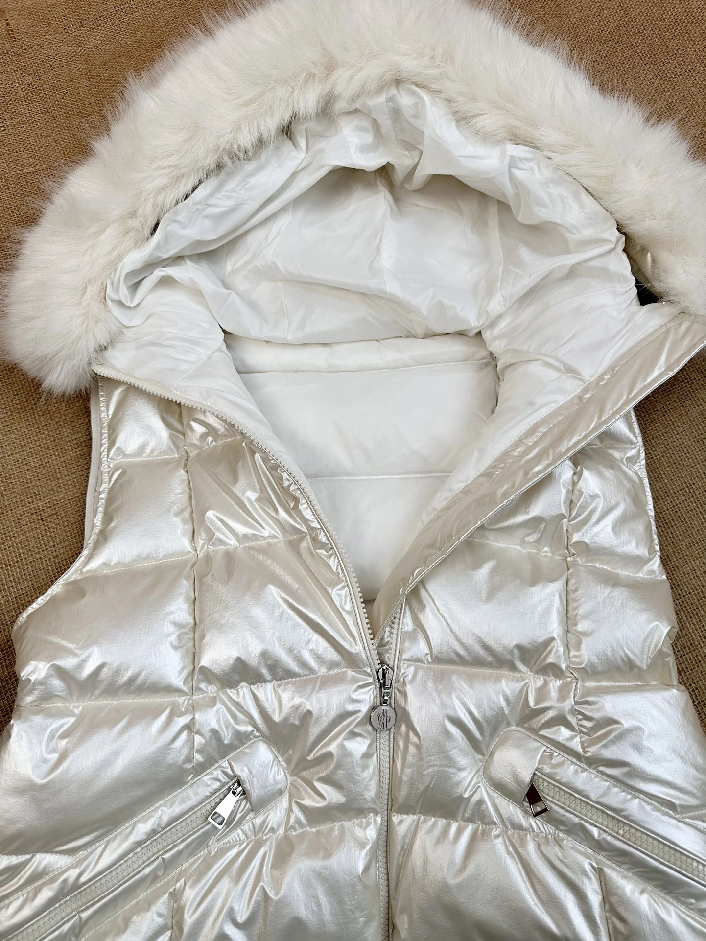 Moncler Down Jackets Neat 146285